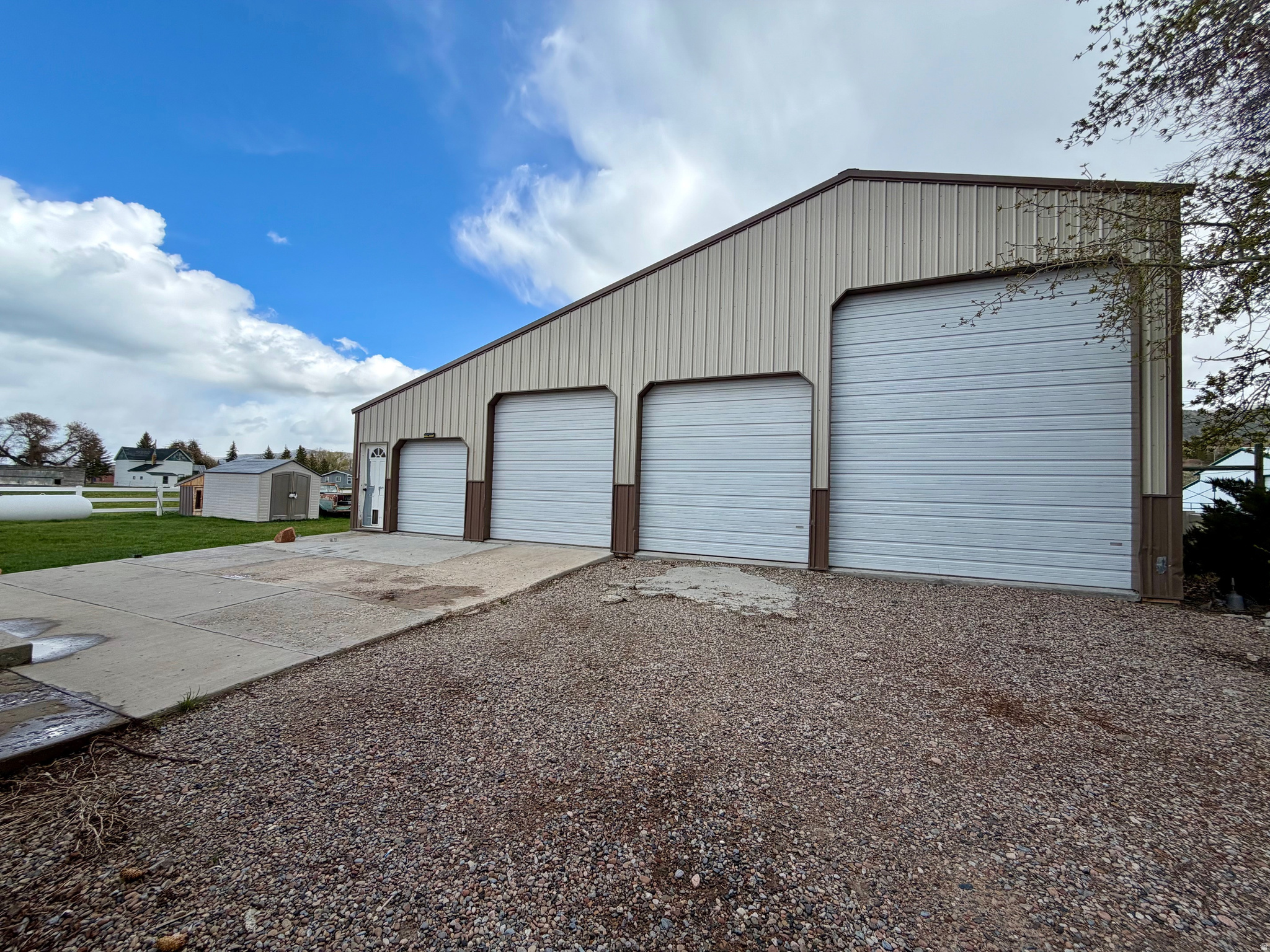 main property photo 25