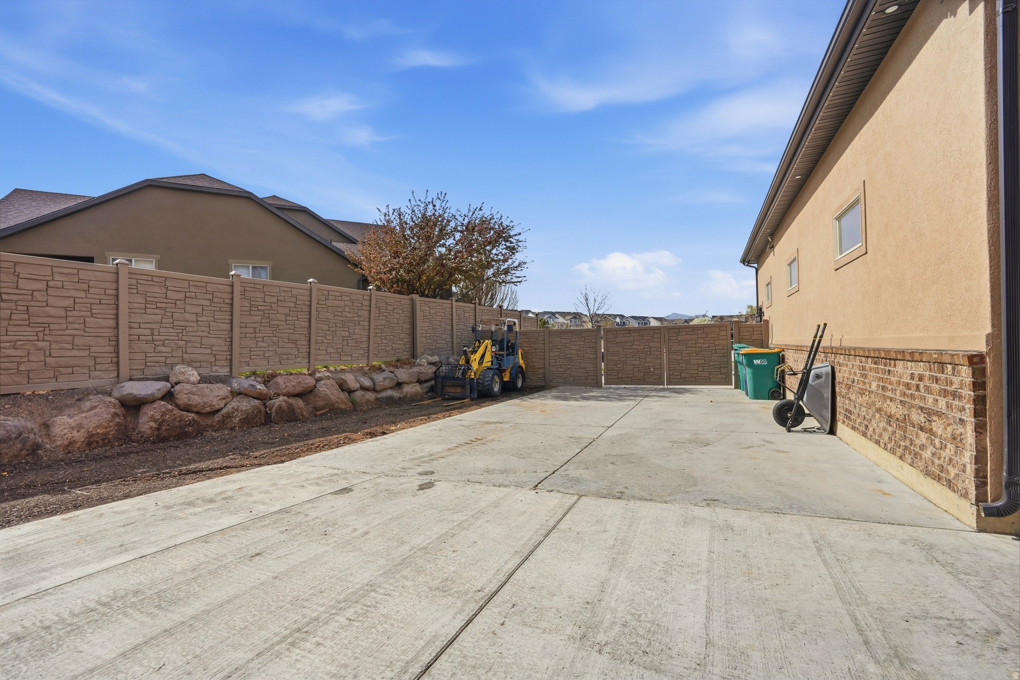 main property photo 59