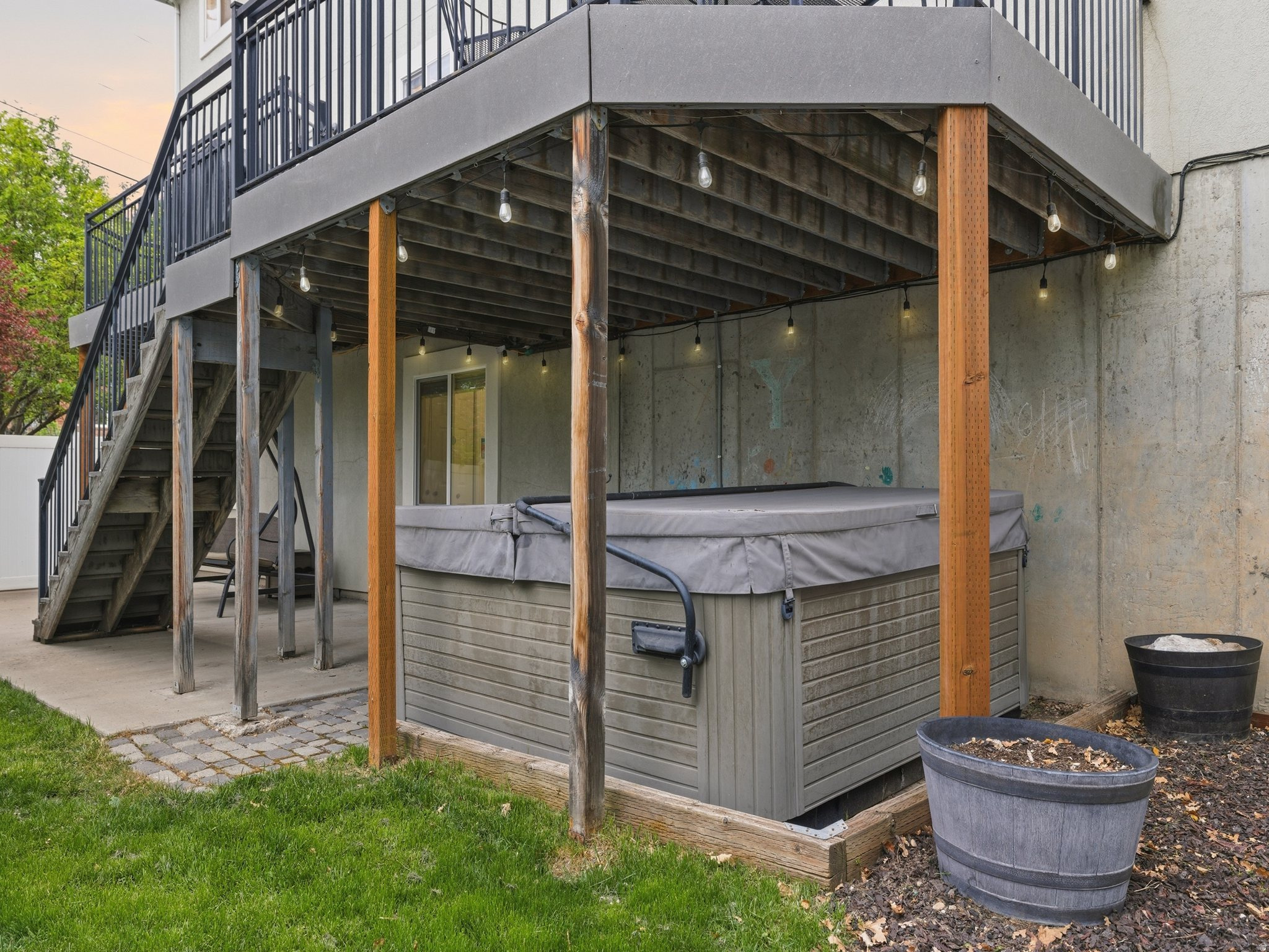 main property photo 28