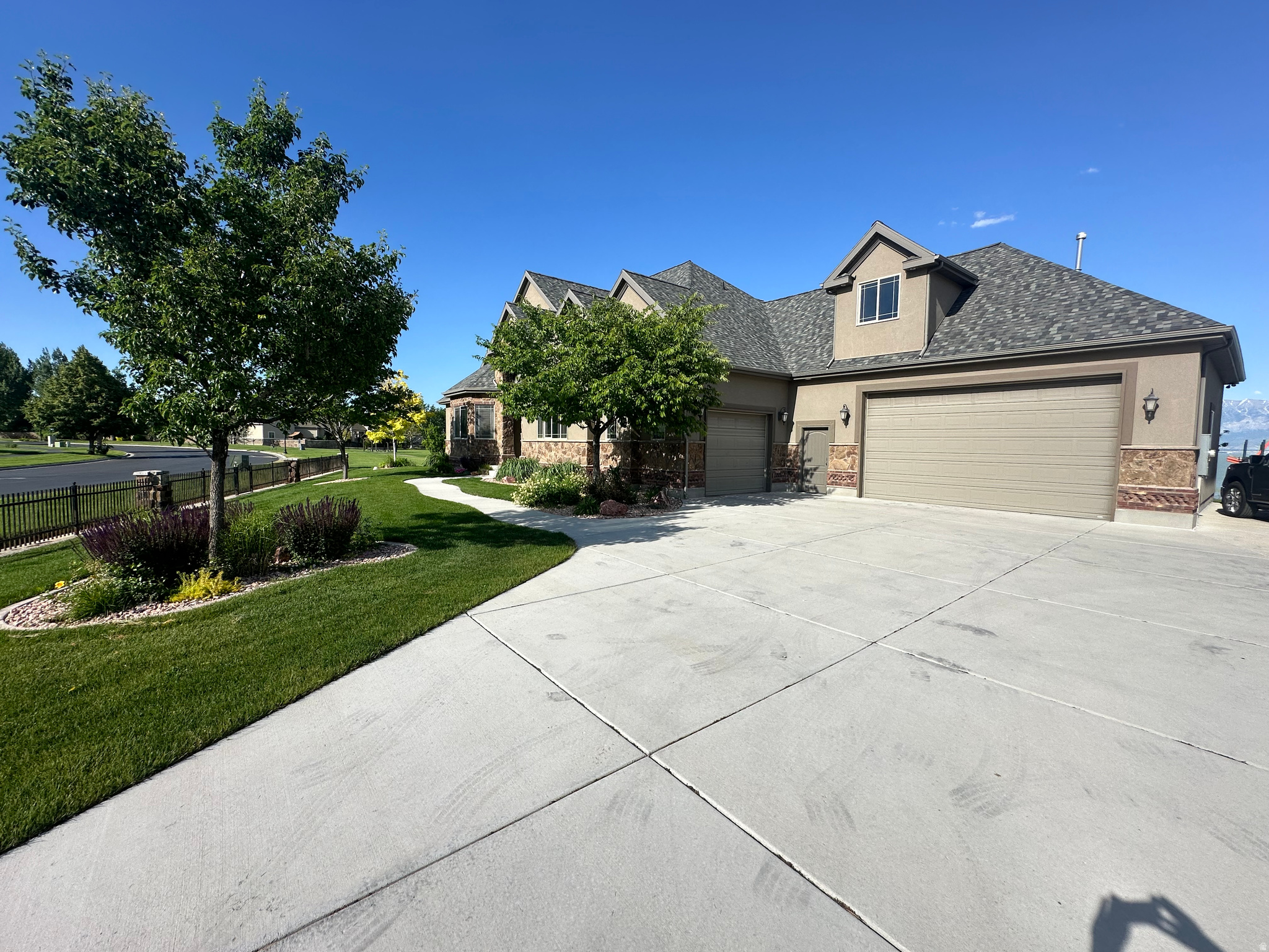 main property photo 89