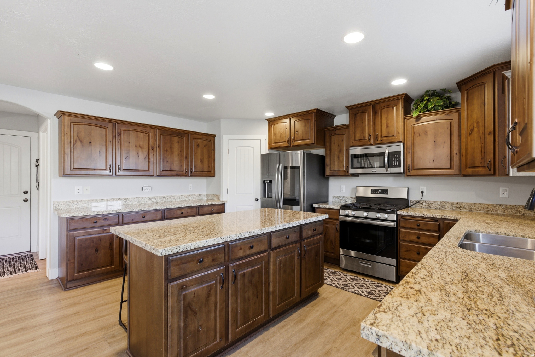main property photo 13