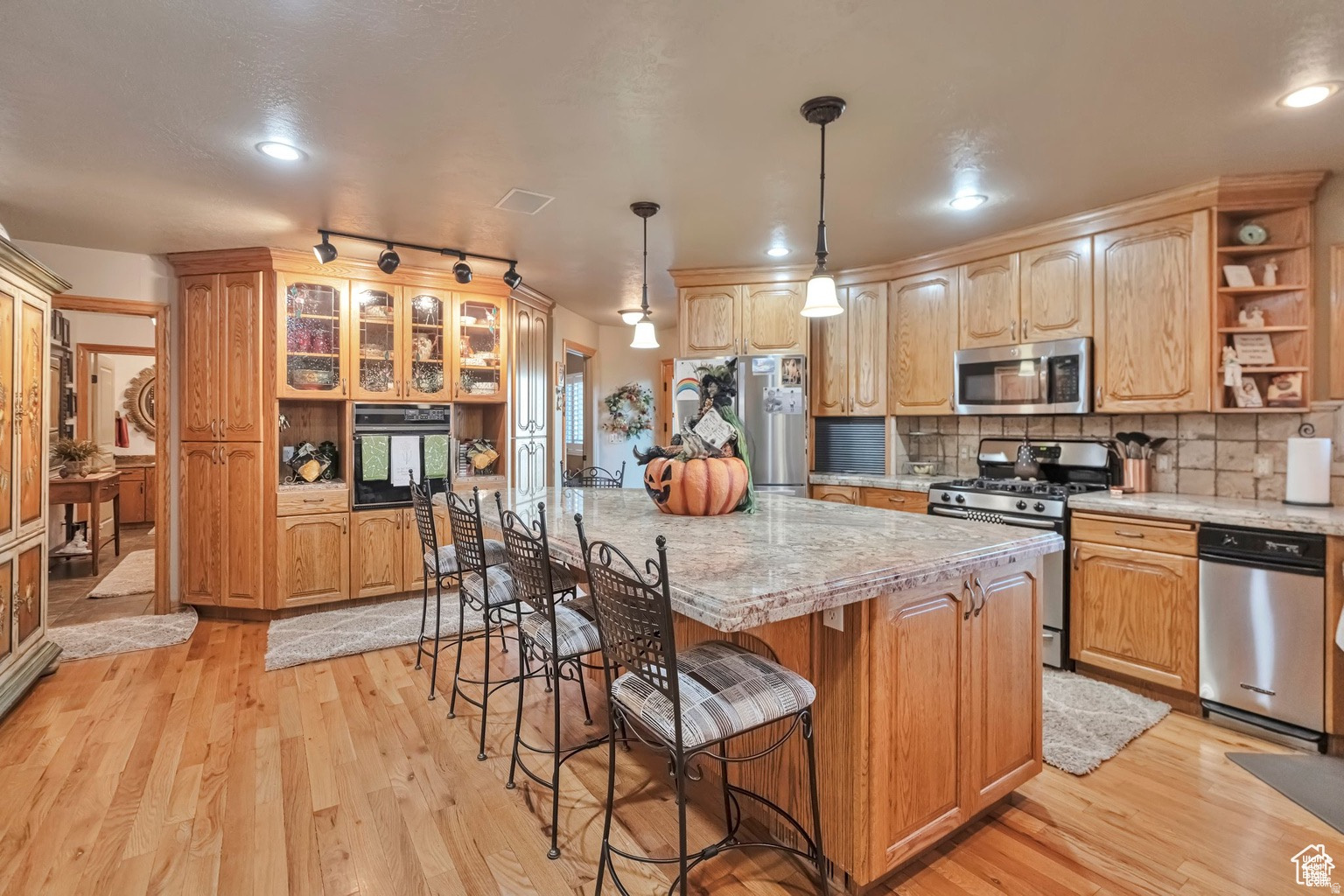 main property photo 23