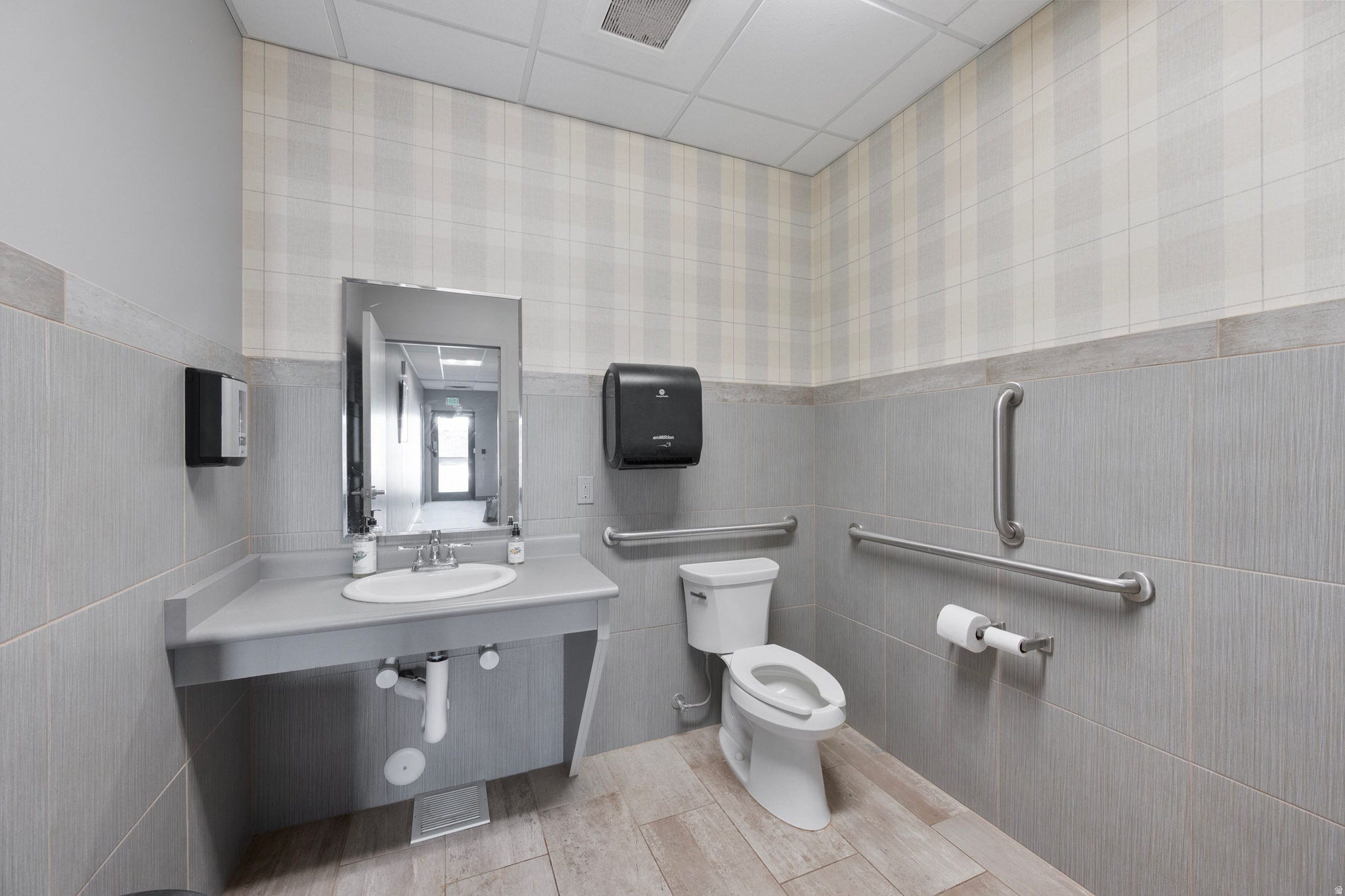 main property photo 22