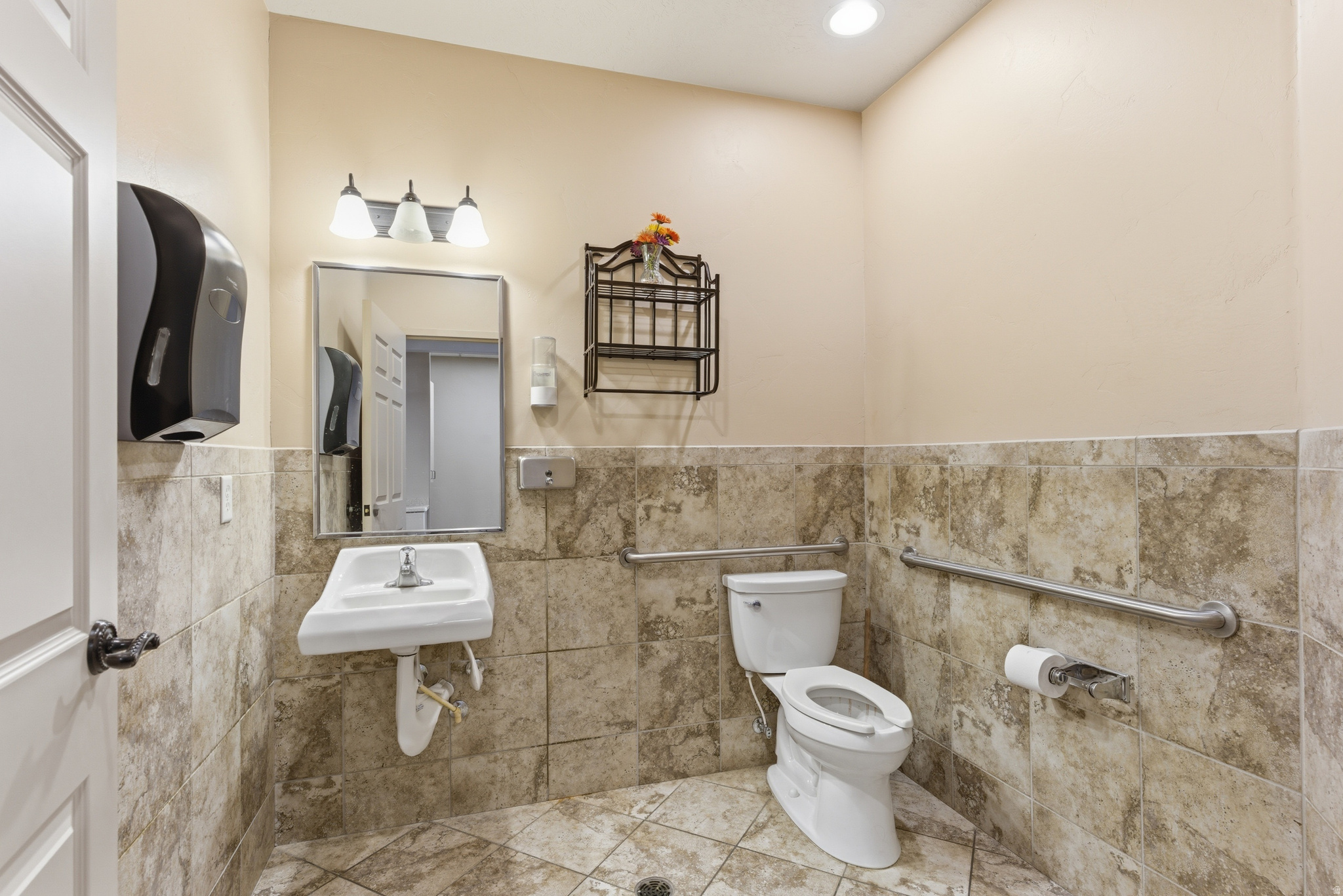 main property photo 14
