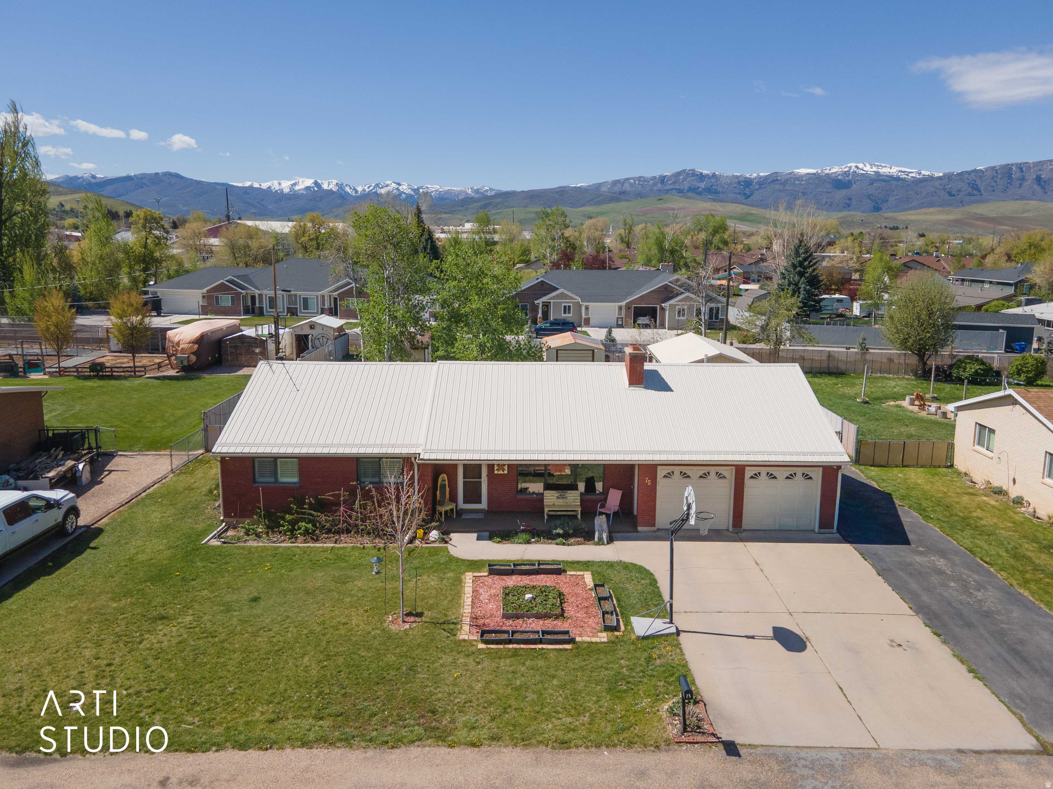main property photo 45
