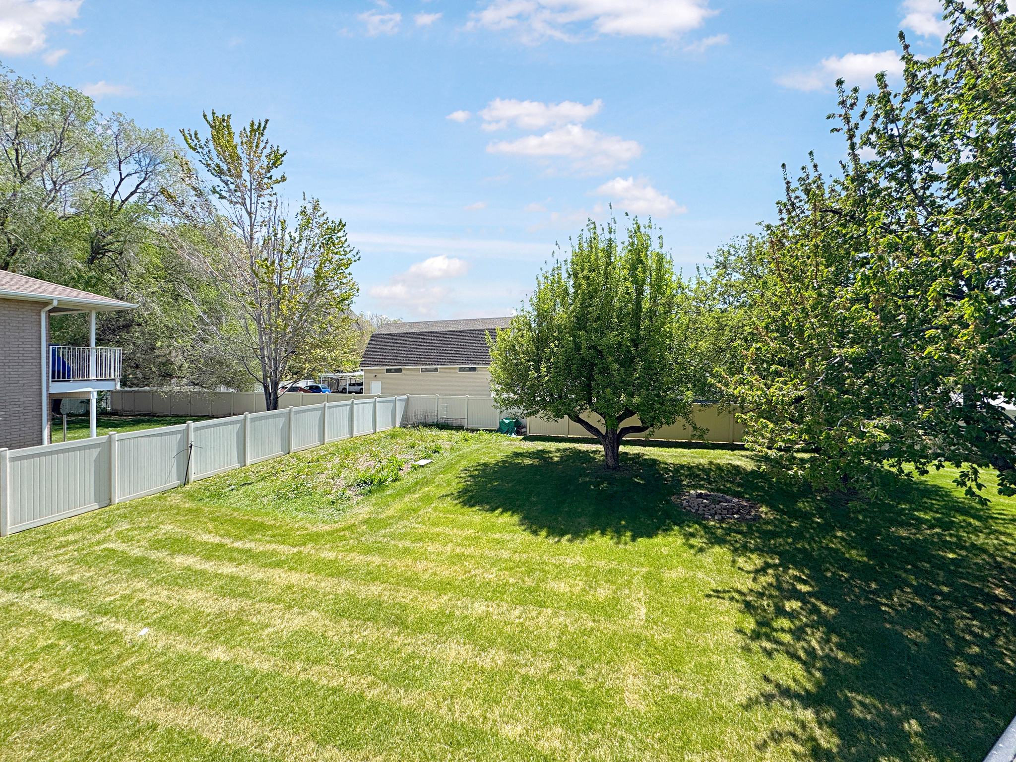 main property photo 40
