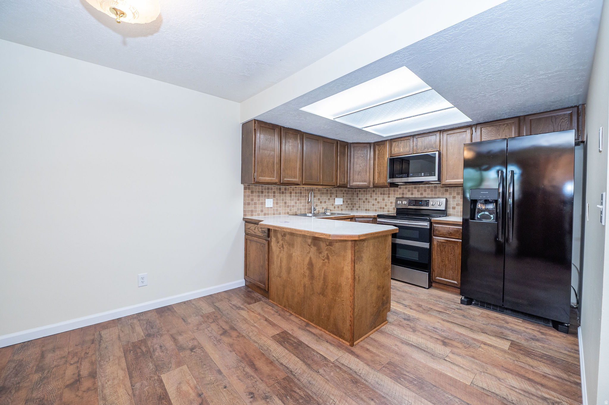 main property photo 9