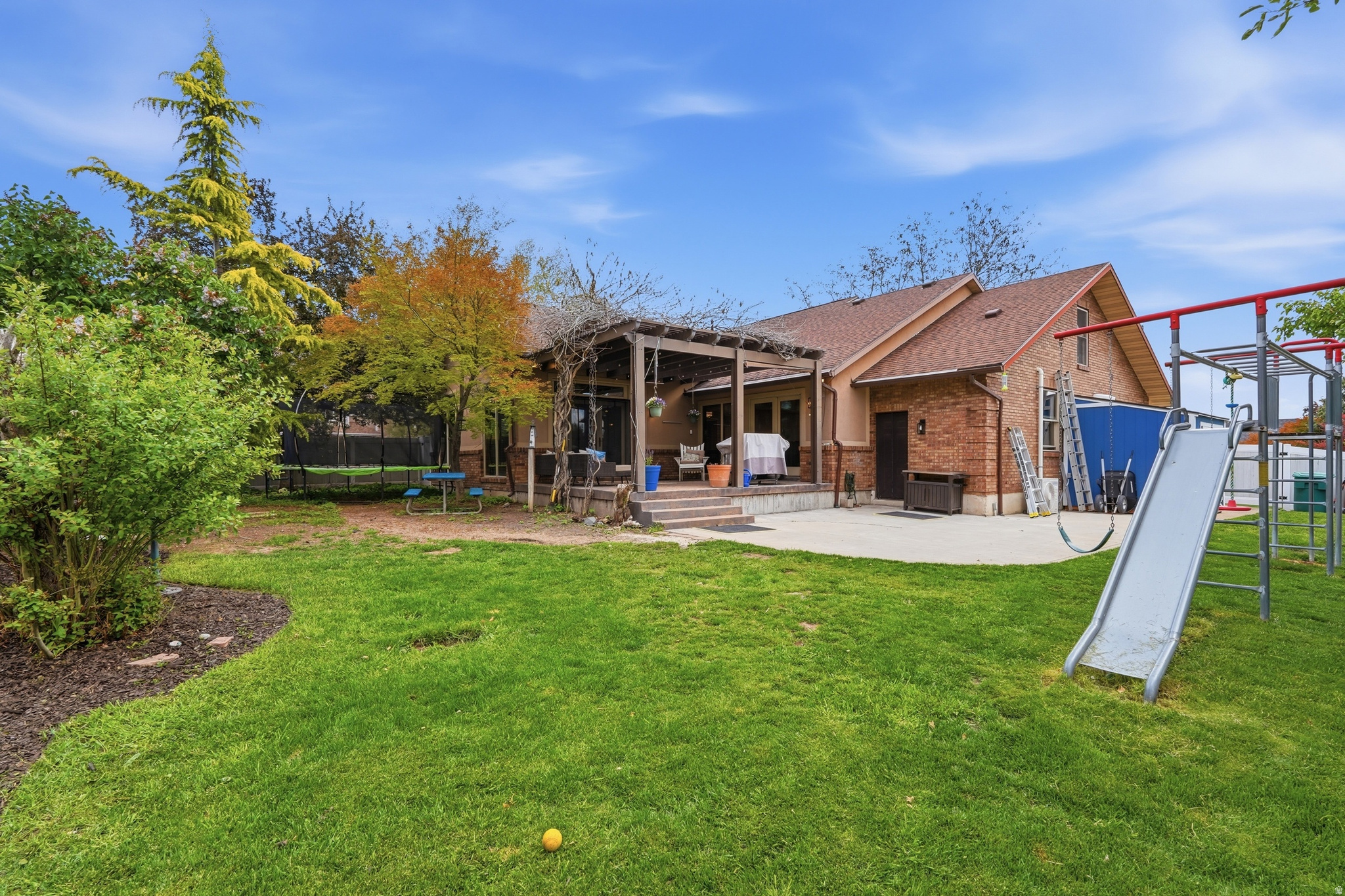 main property photo 30