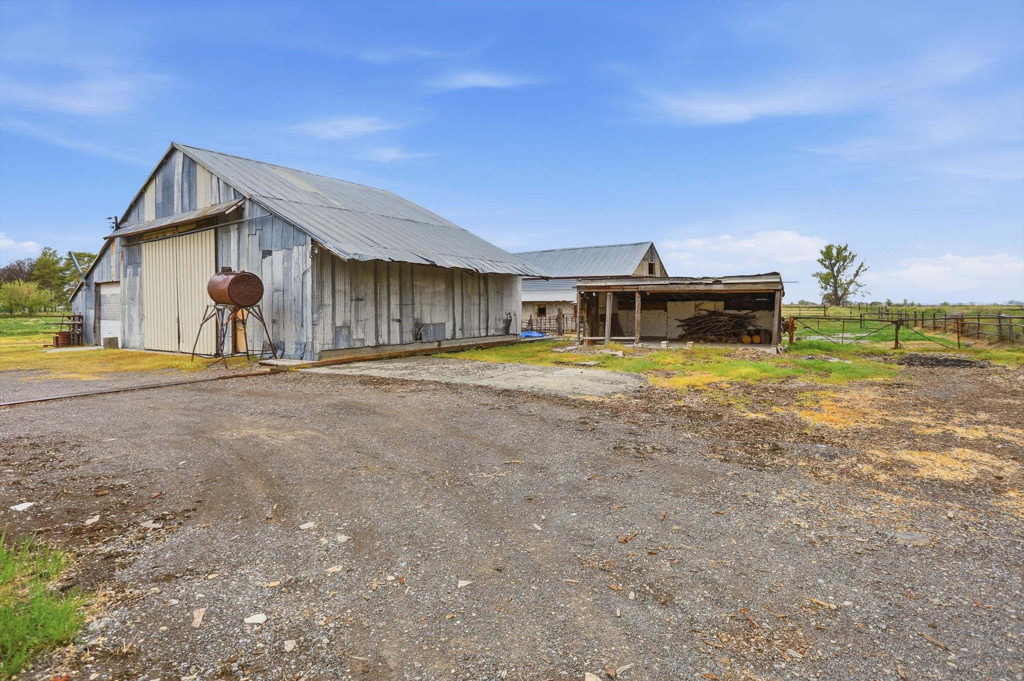 main property photo 23