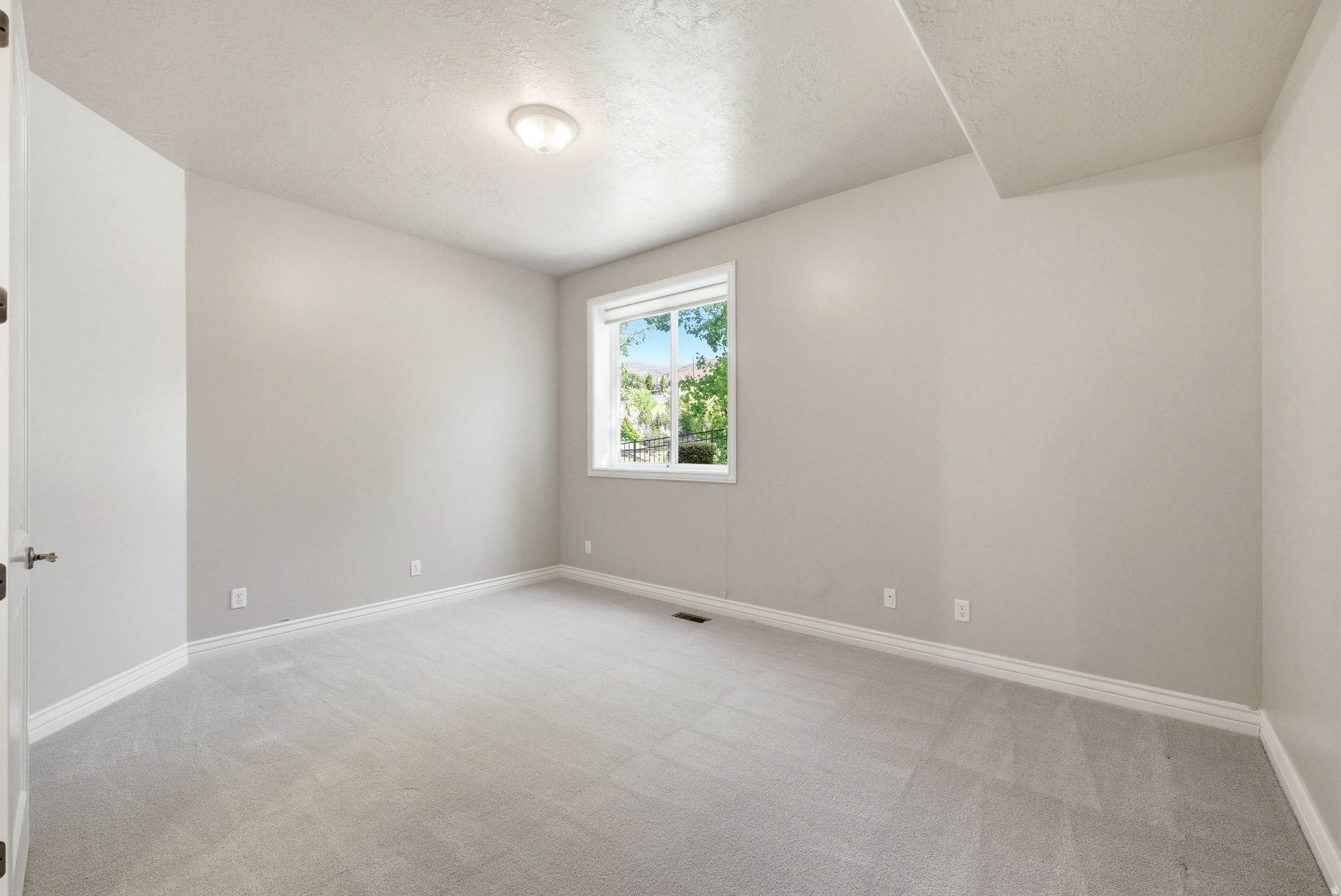 main property photo 80