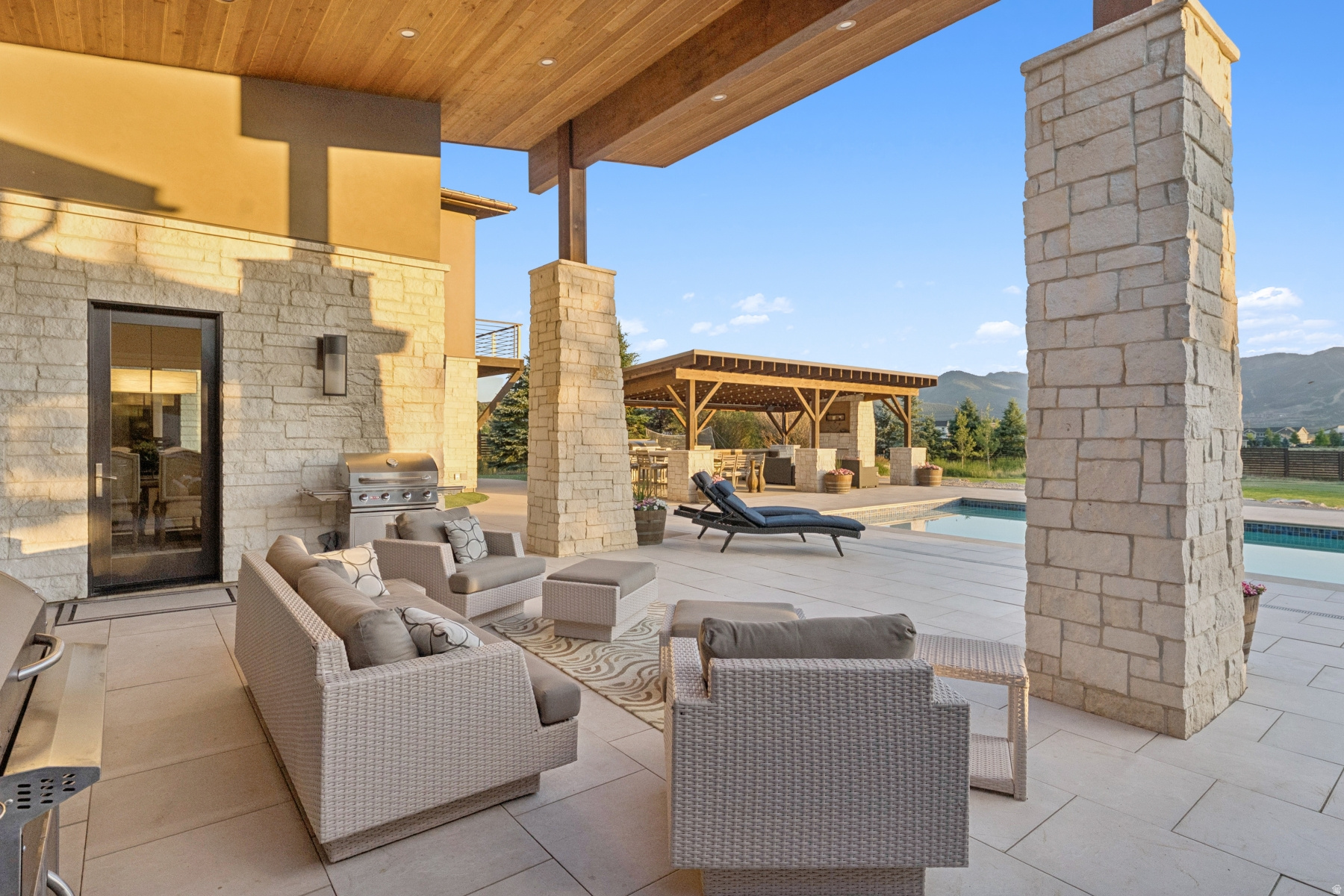 main property photo 79