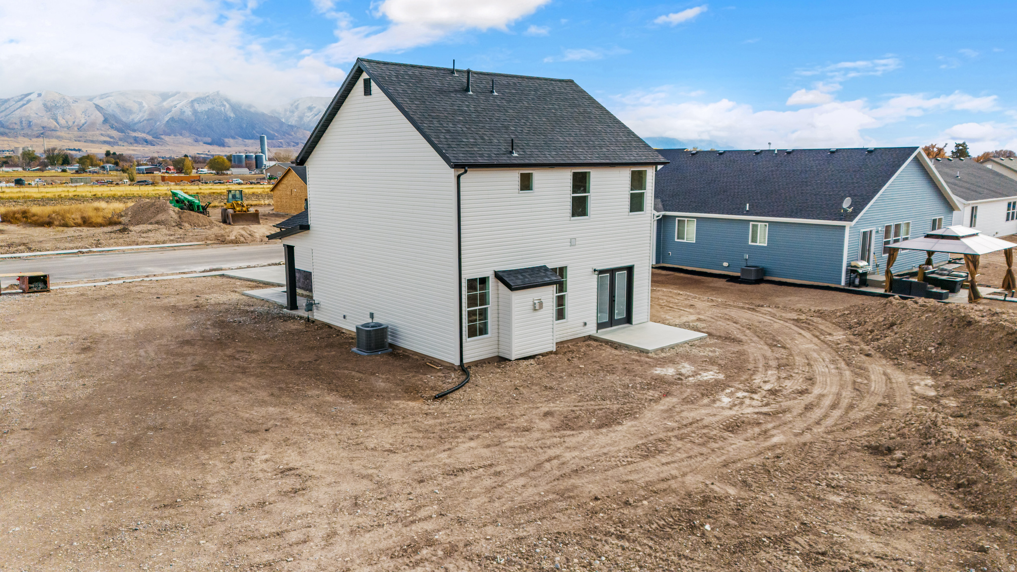 main property photo 30