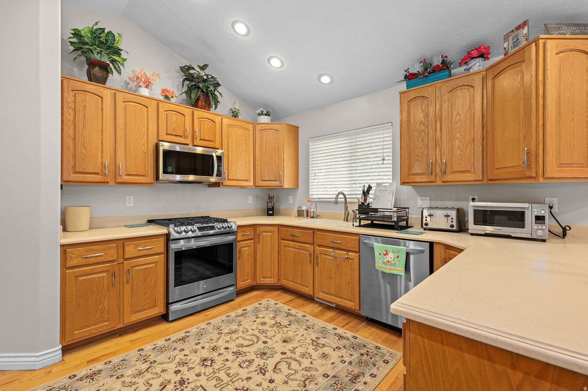 main property photo 9