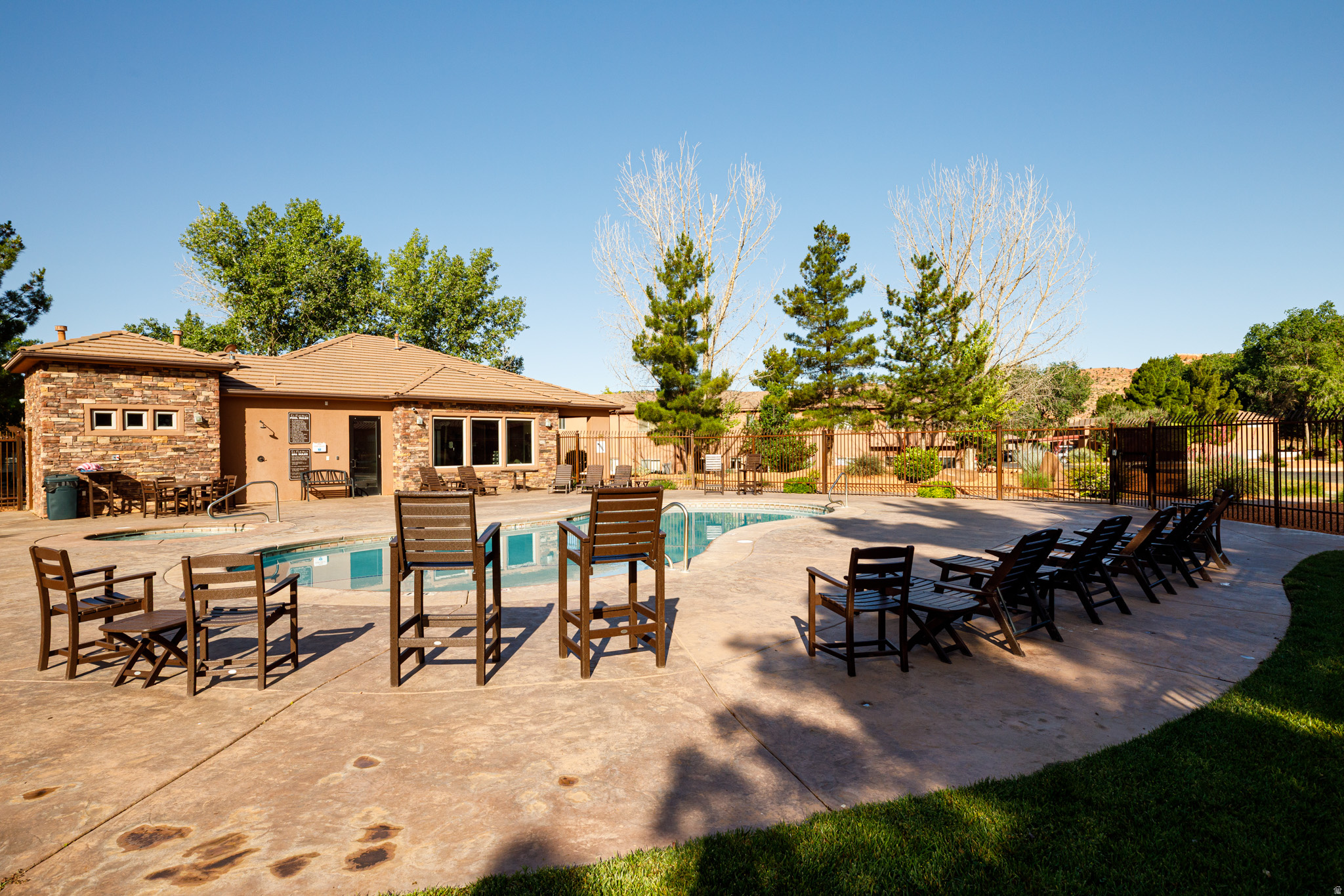 main property photo 33