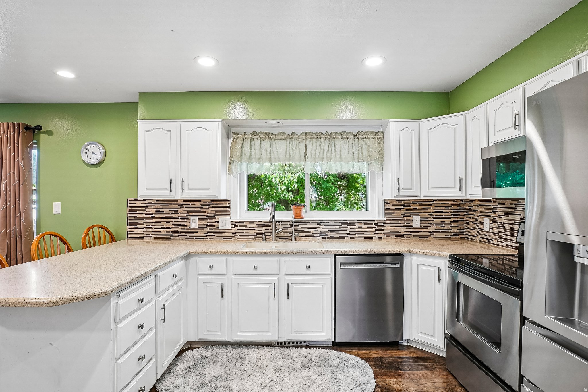 main property photo 9