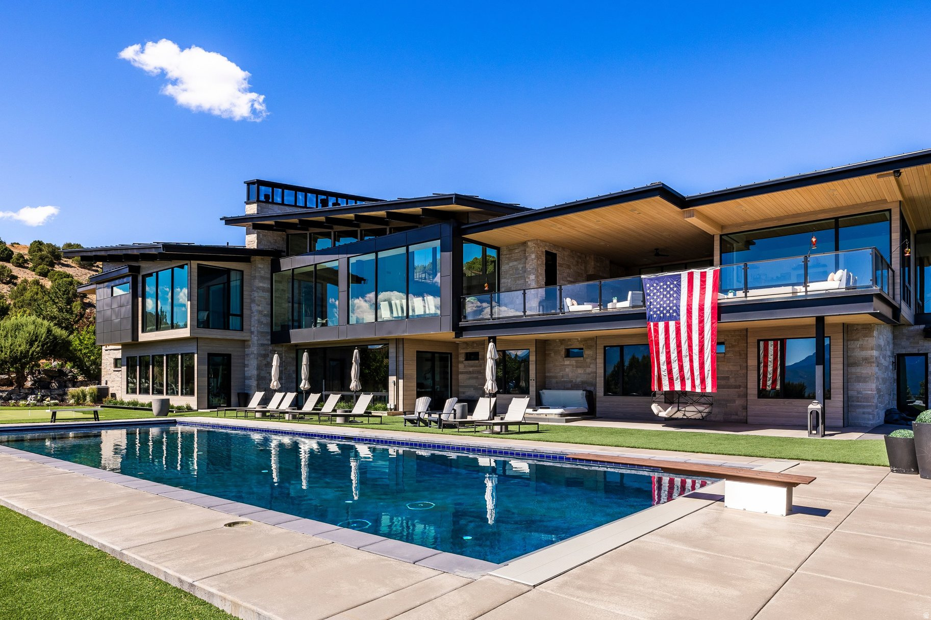 main property photo 50