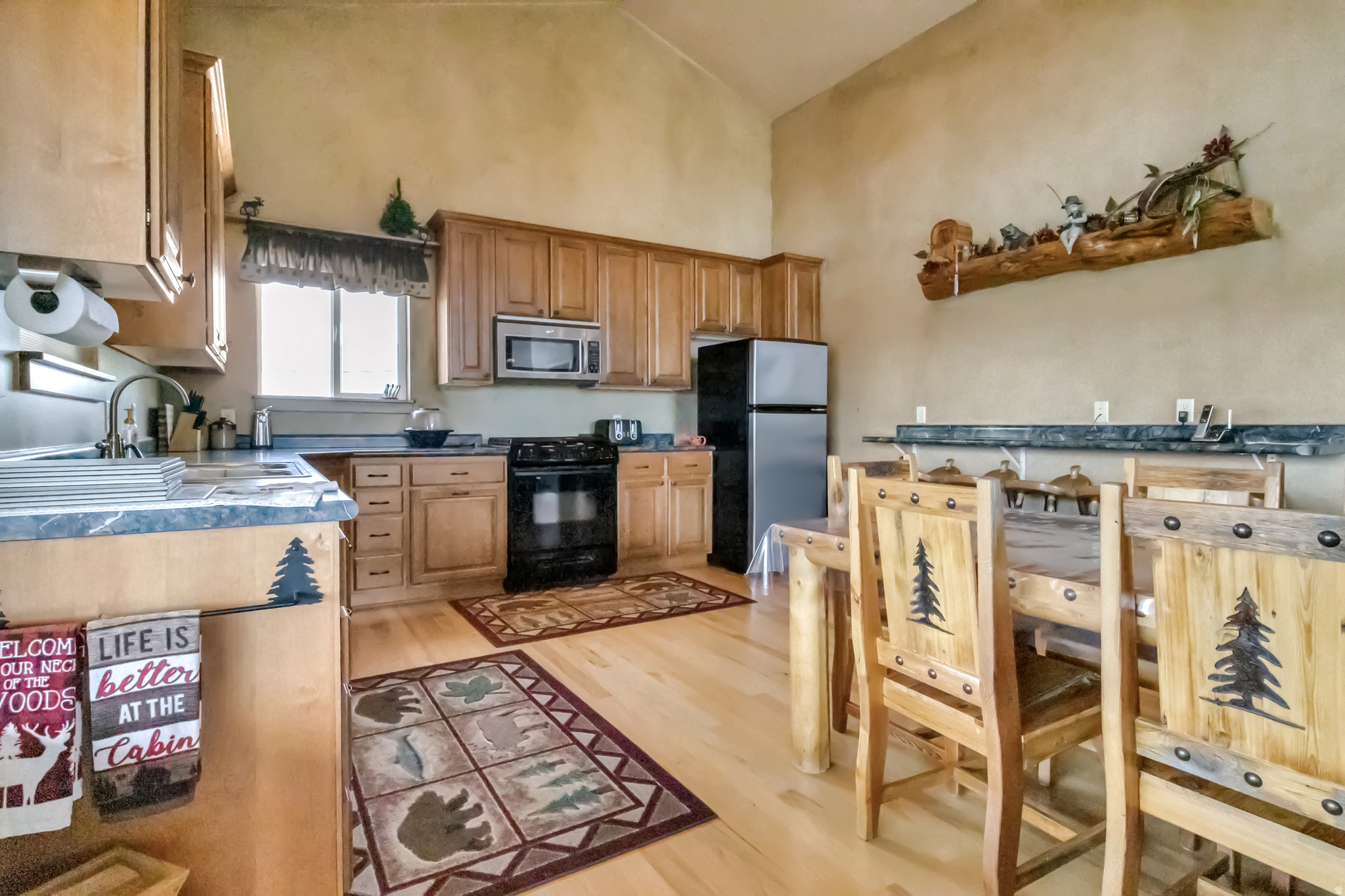 main property photo 9