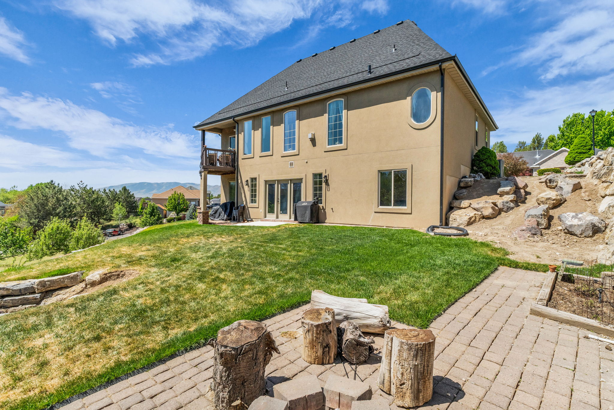 main property photo 40