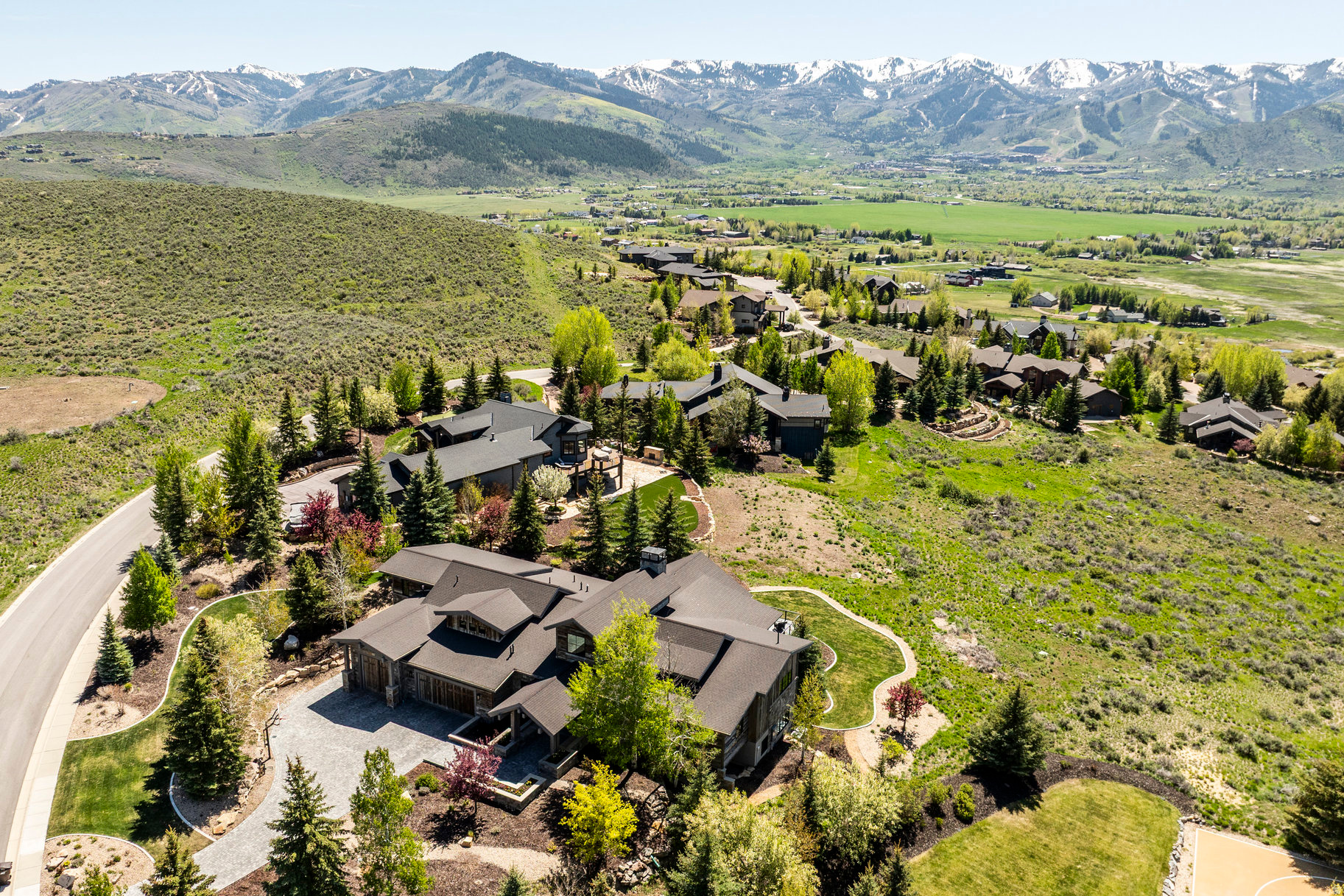 main property photo 40
