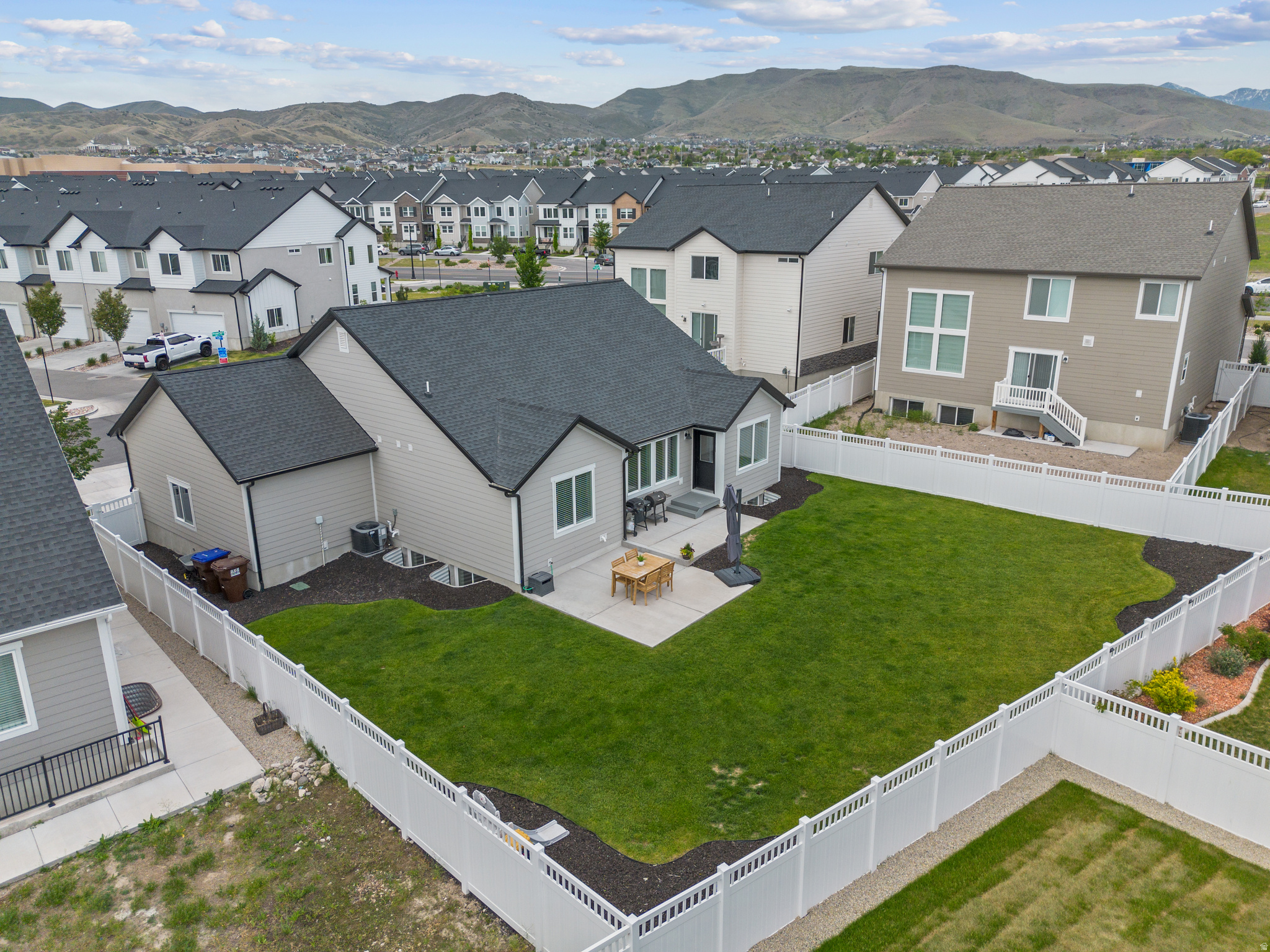 main property photo 58