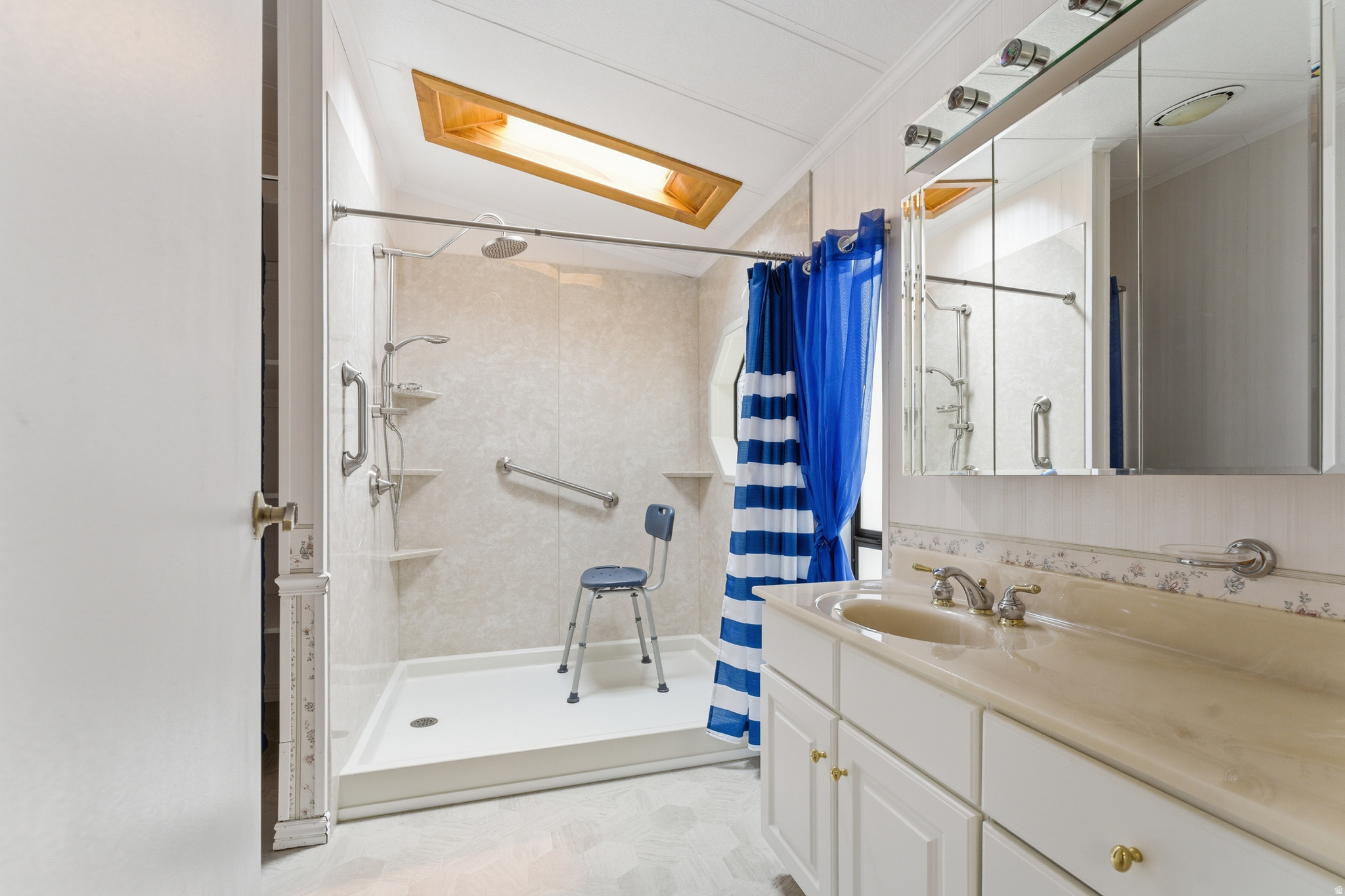 main property photo 5