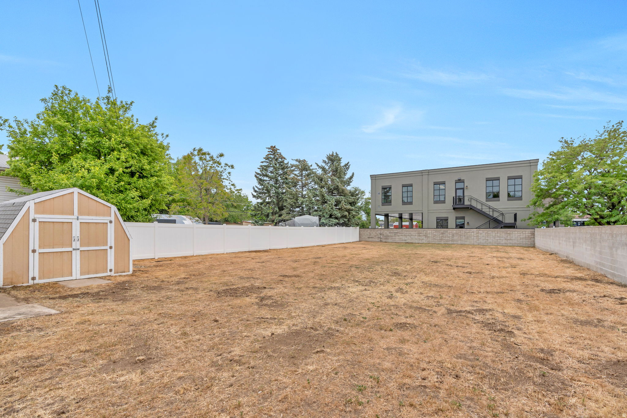 main property photo 23