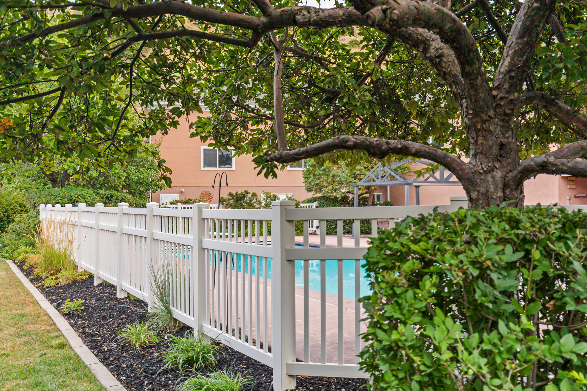 main property photo 123