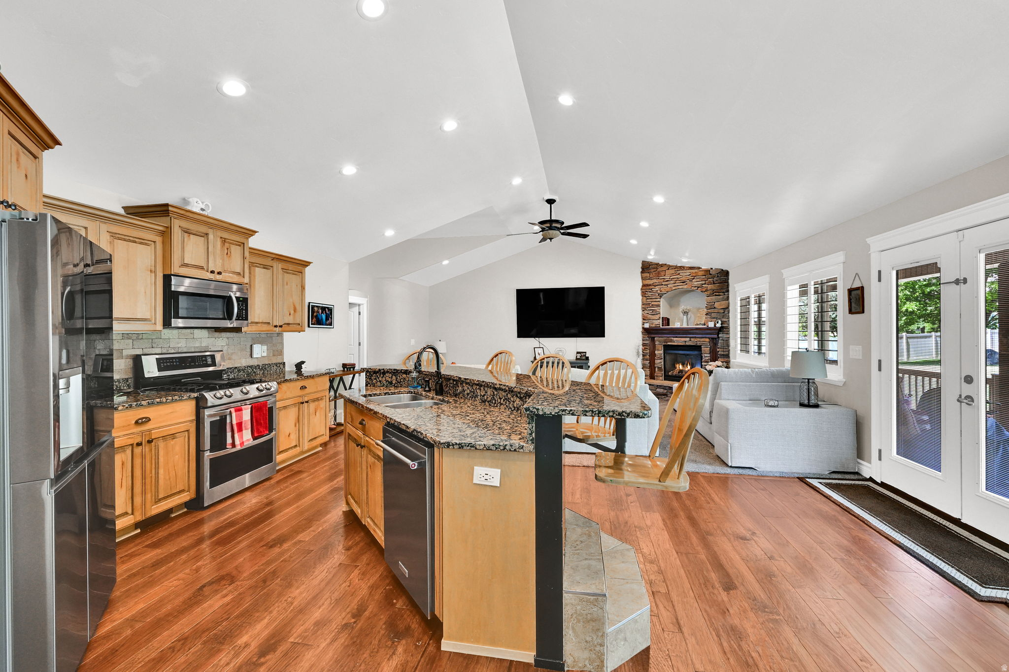 main property photo 13