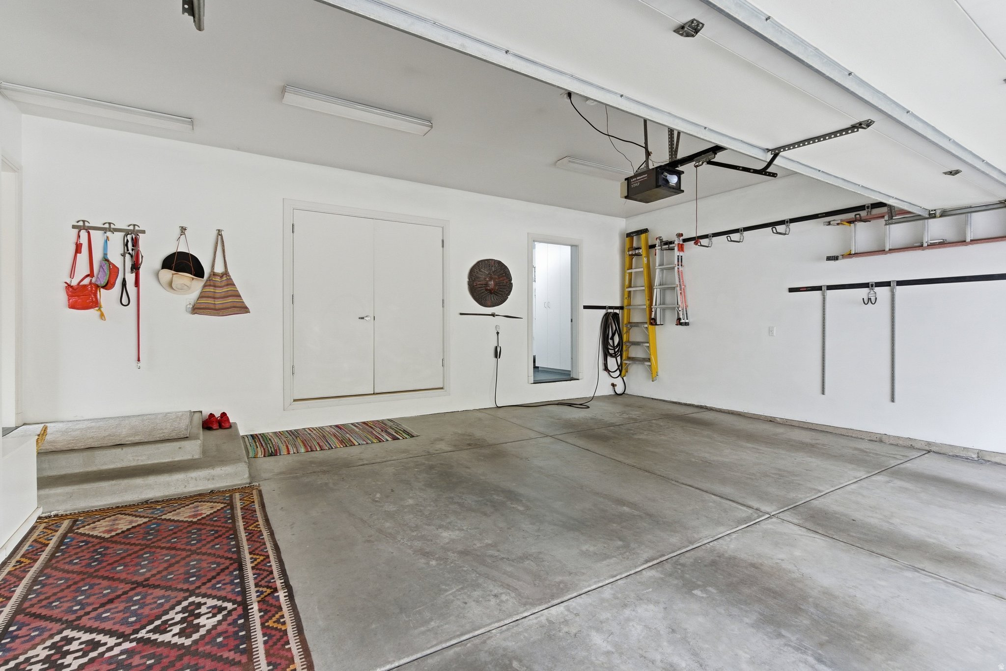 main property photo 123