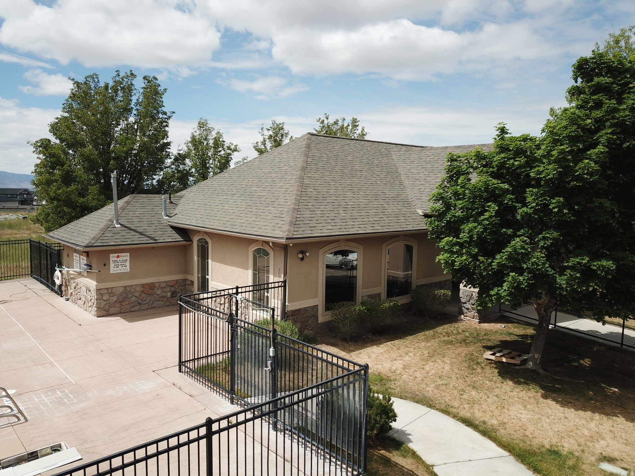 main property photo 28