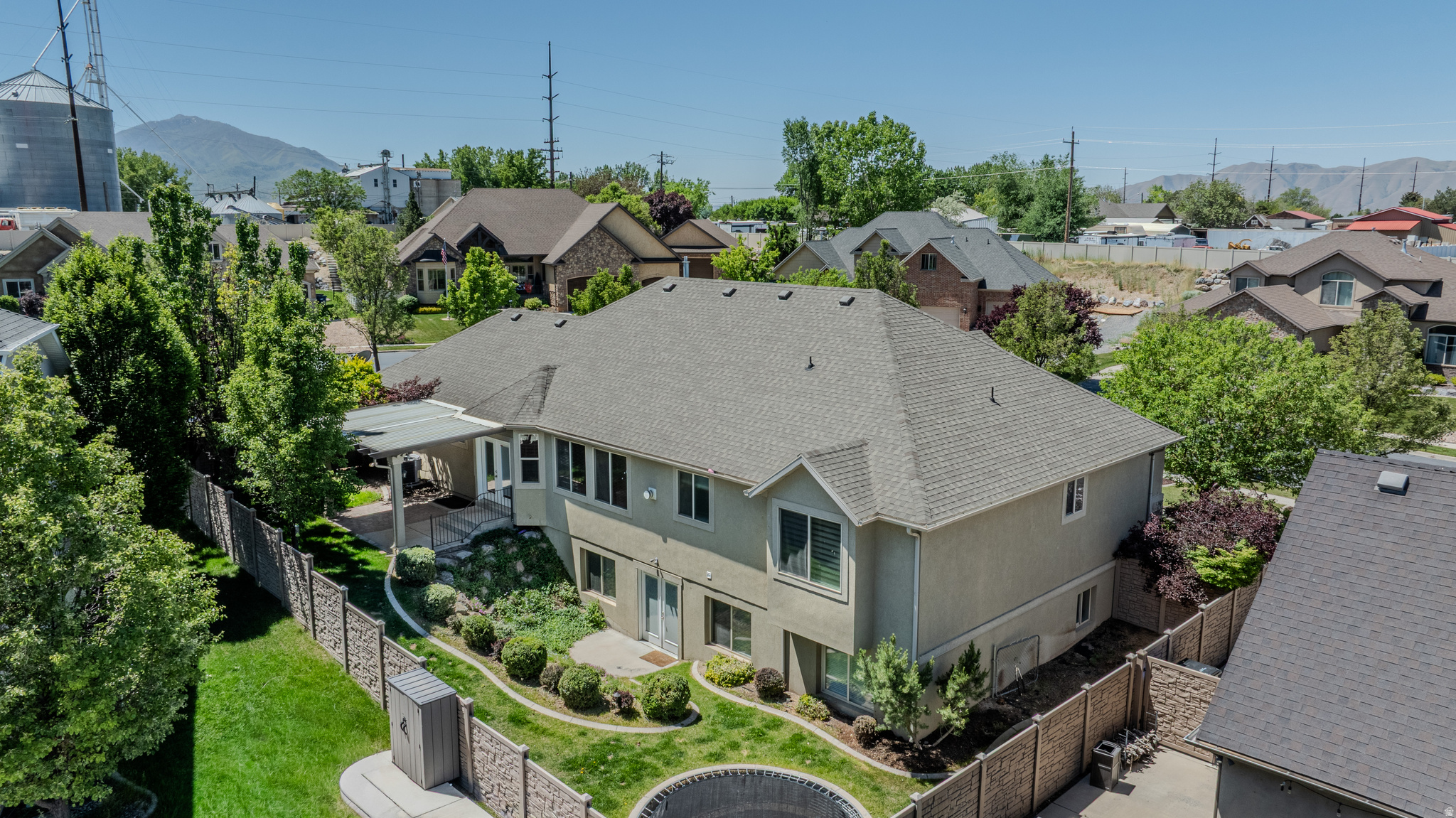 main property photo 27