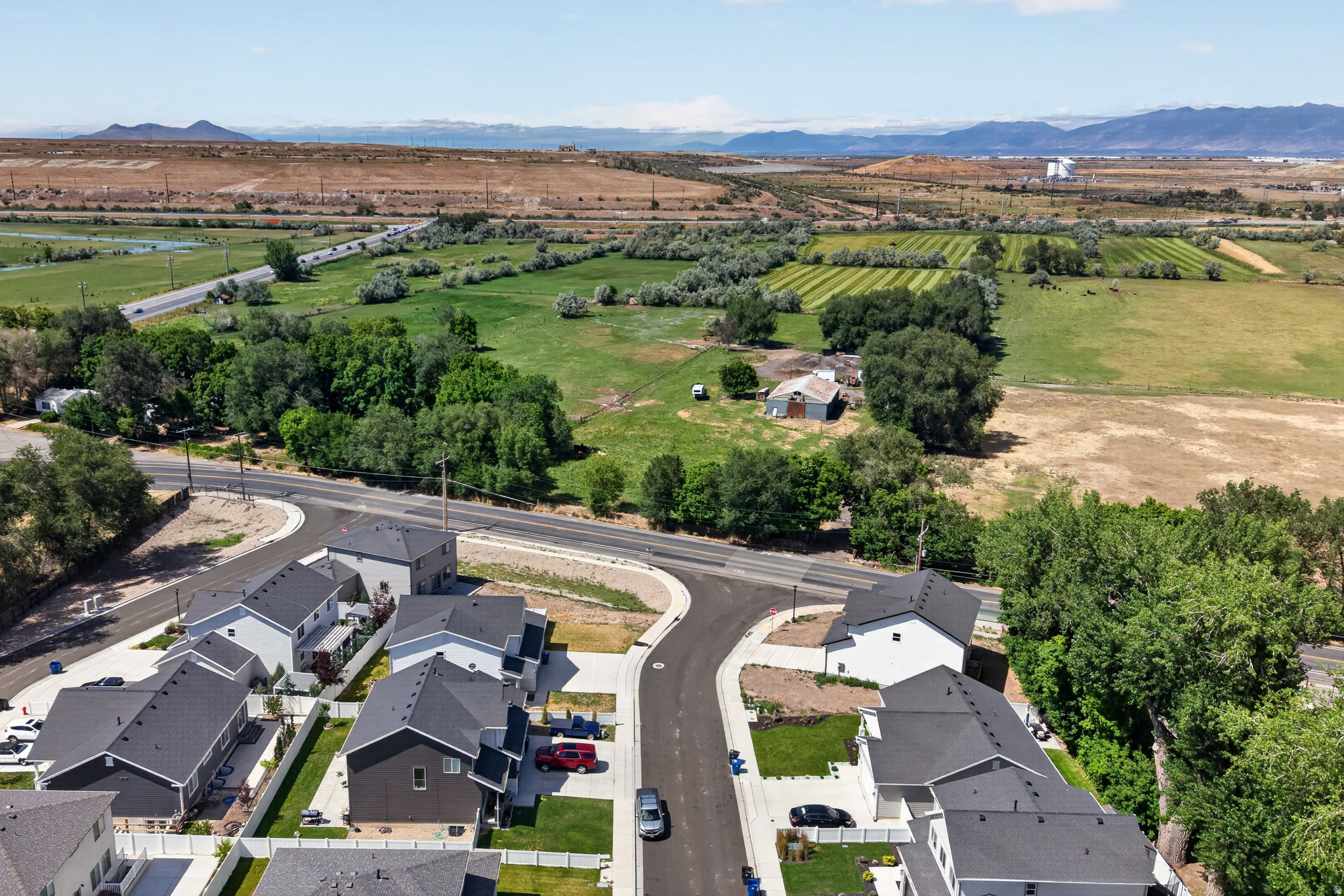 main property photo 34