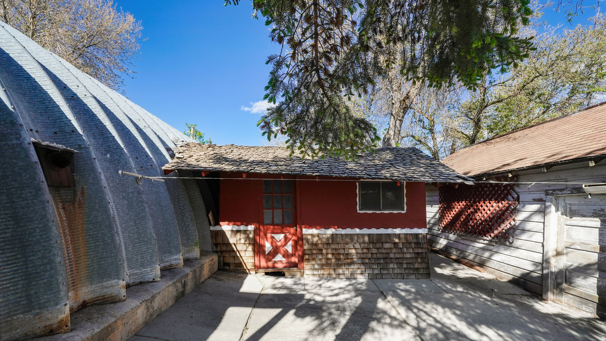 main property photo 30