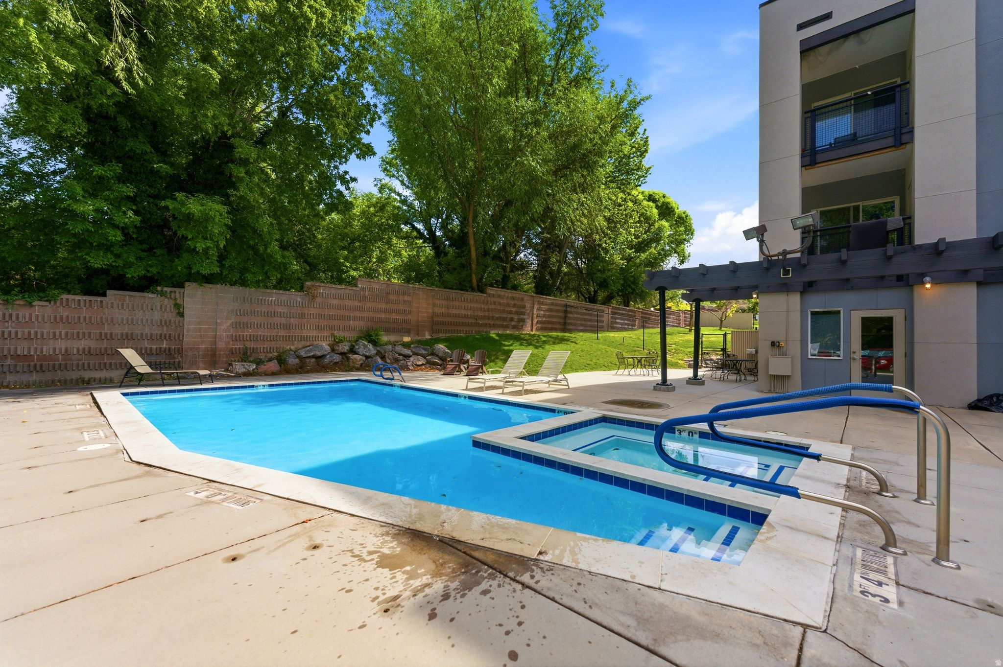 main property photo 19