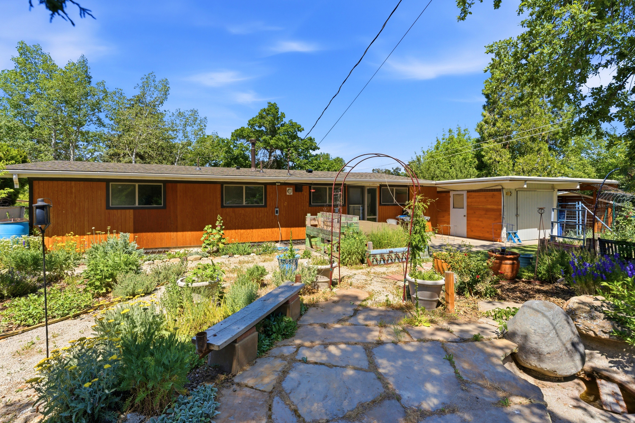 main property photo 40