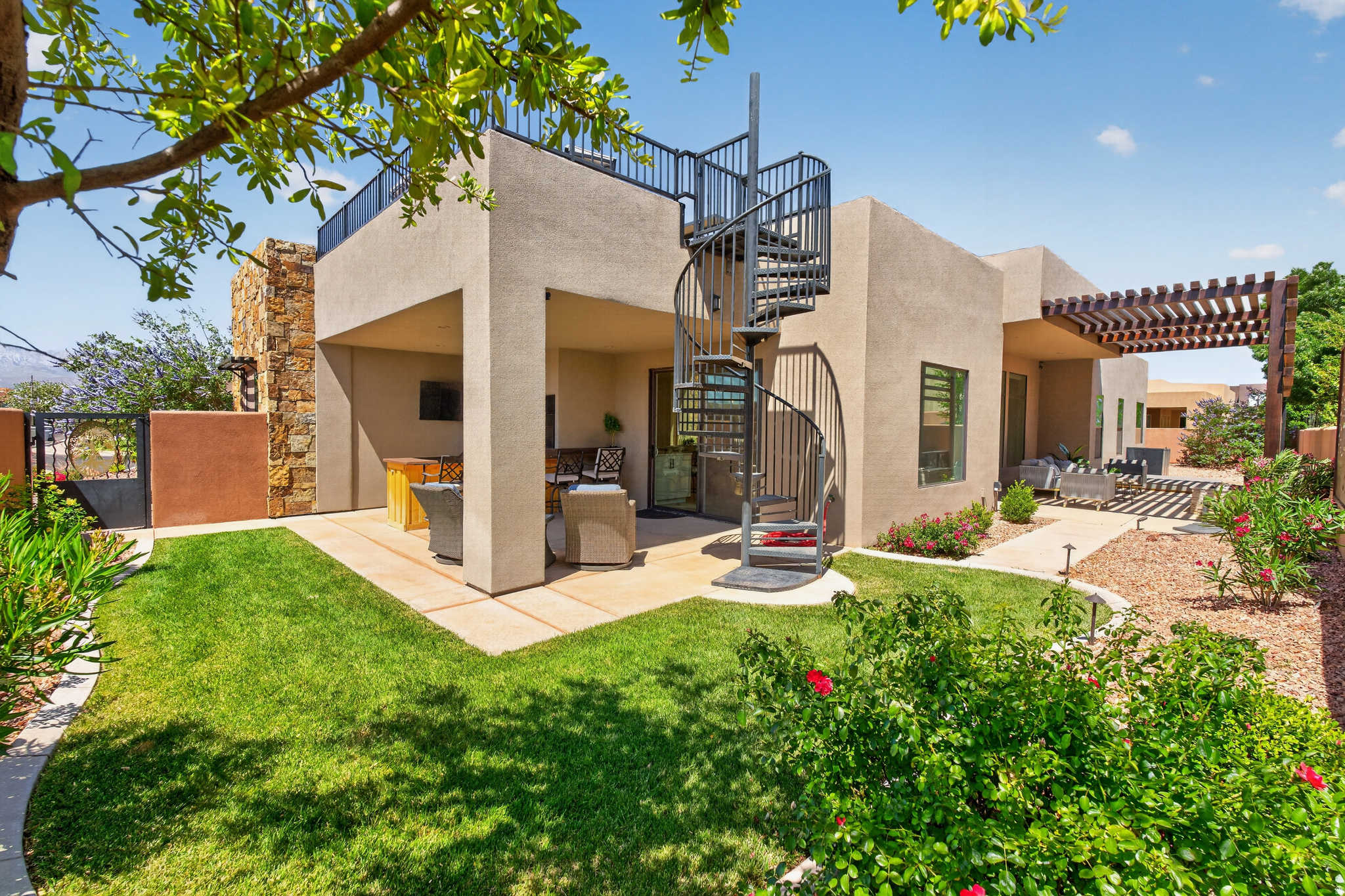 main property photo 36