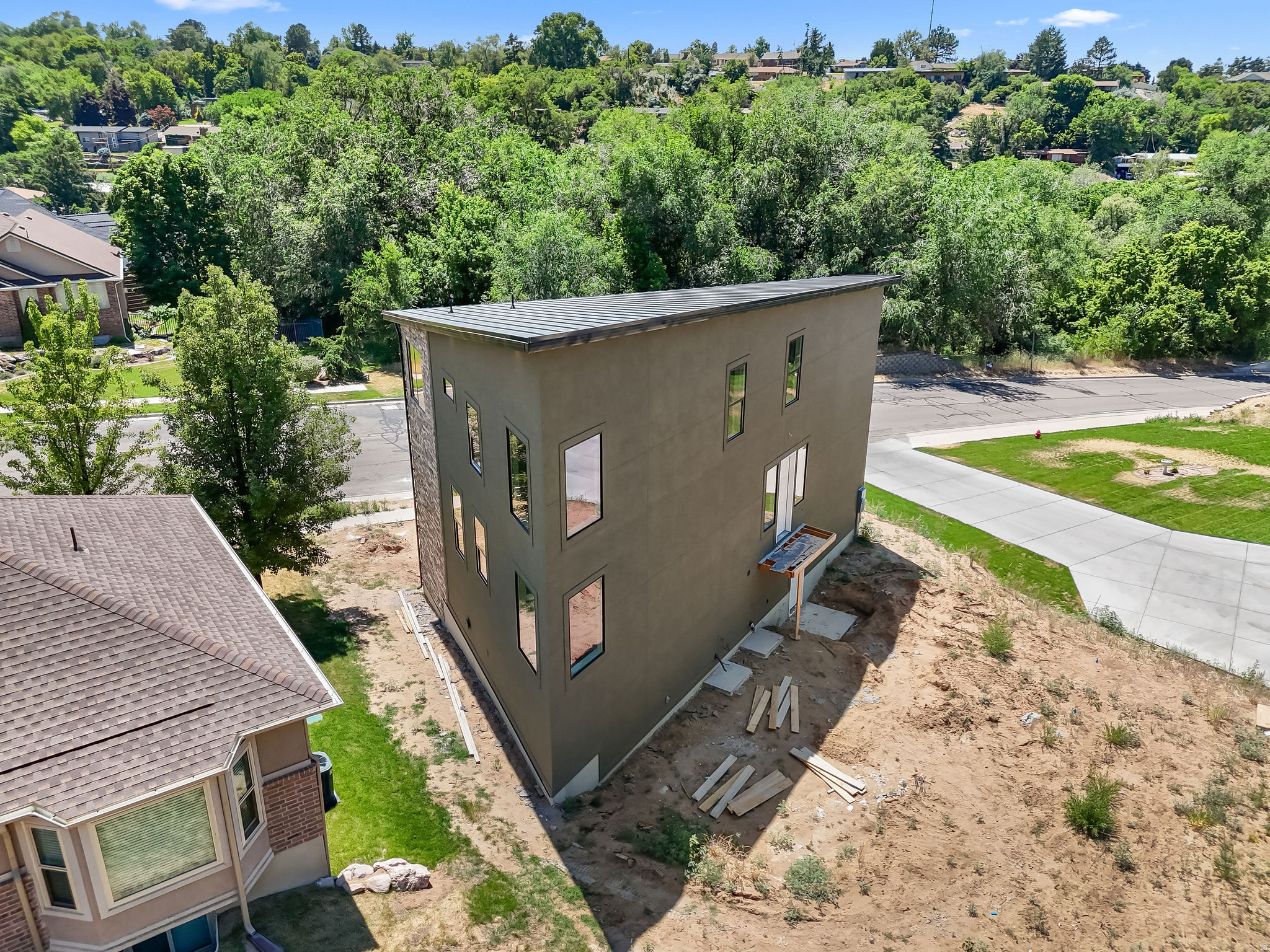 main property photo 25