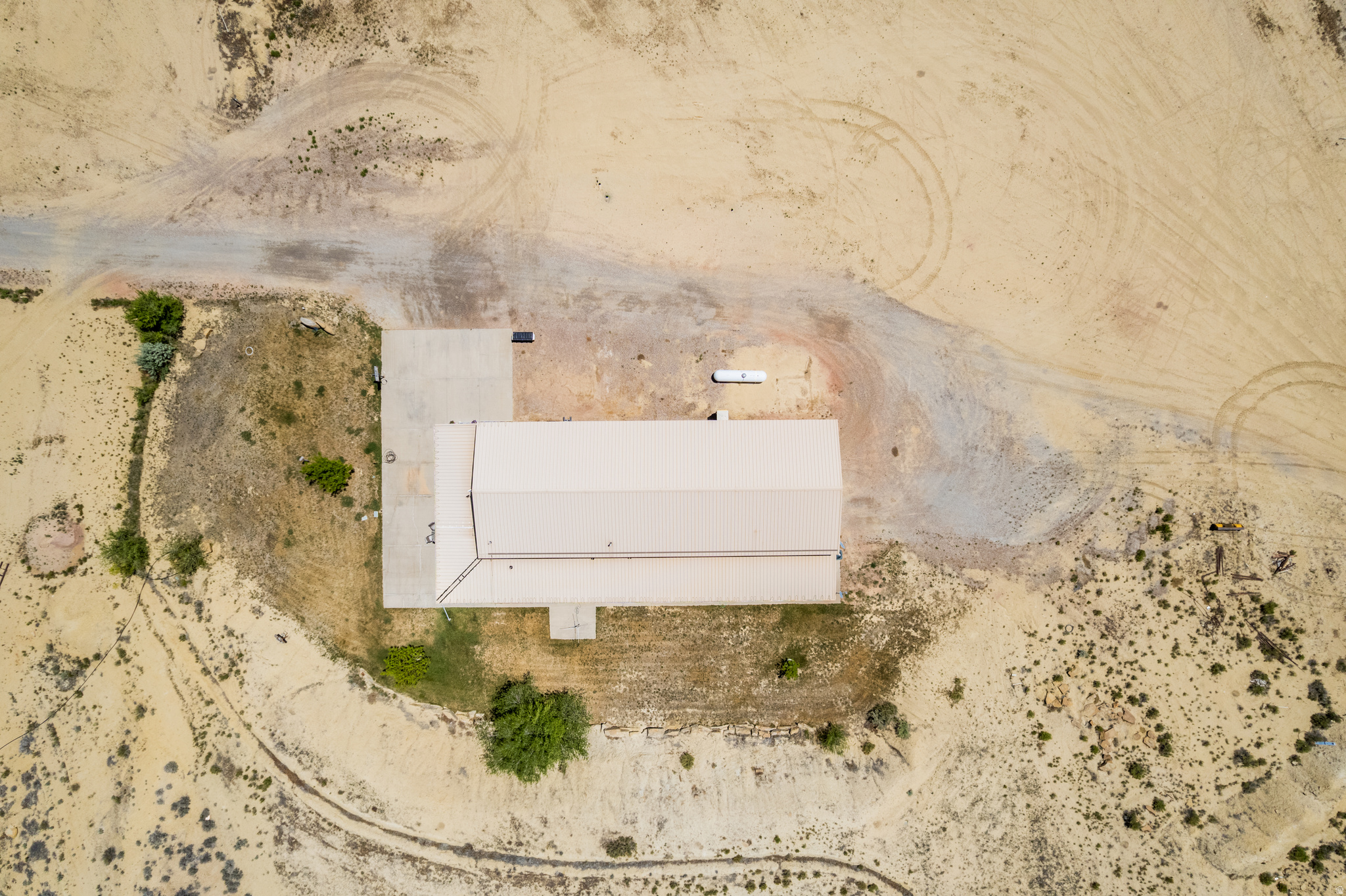 main property photo 28