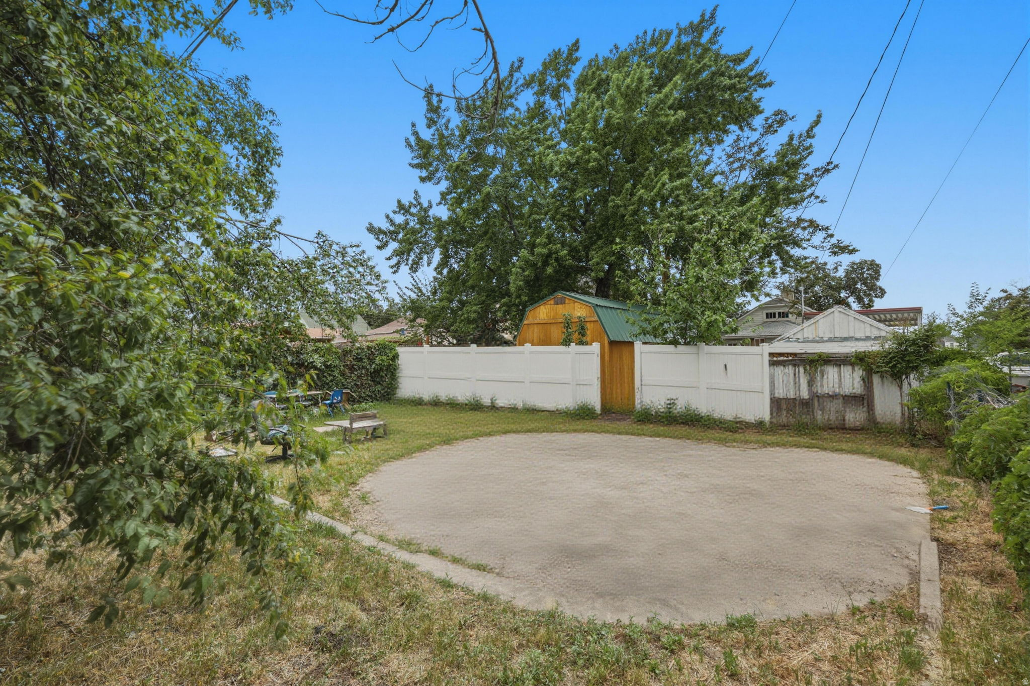 main property photo 25