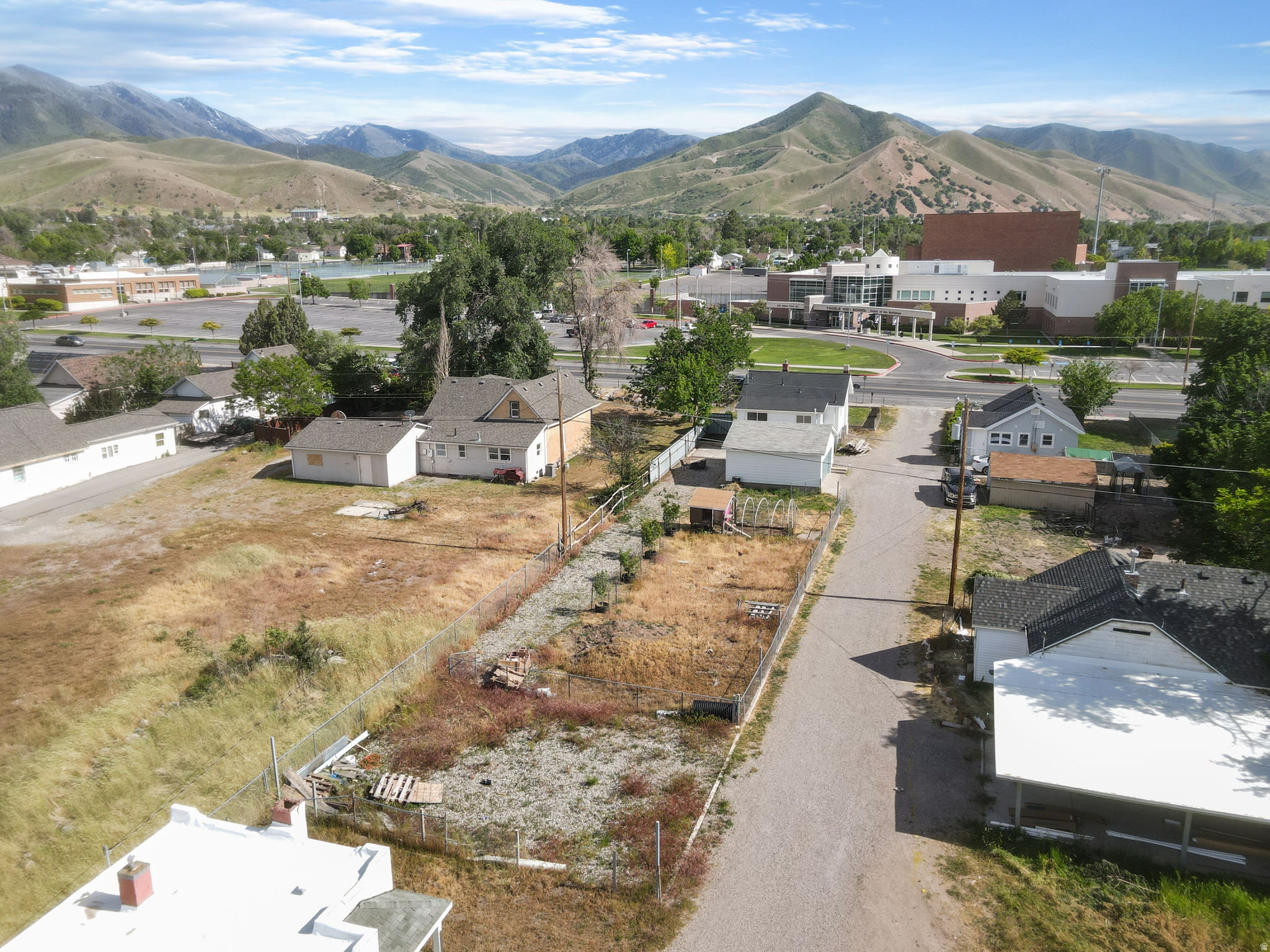 main property photo 28