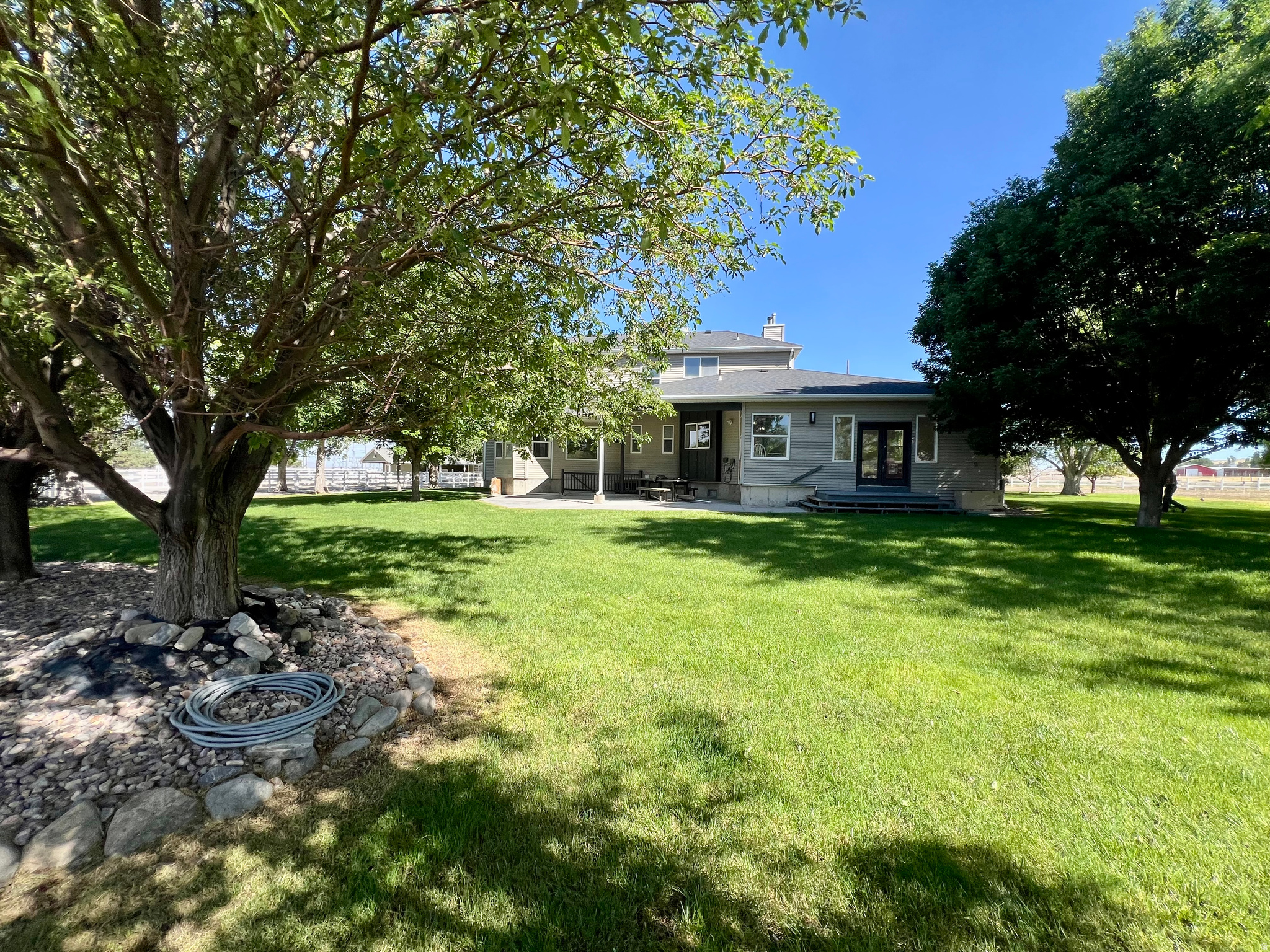 main property photo 123
