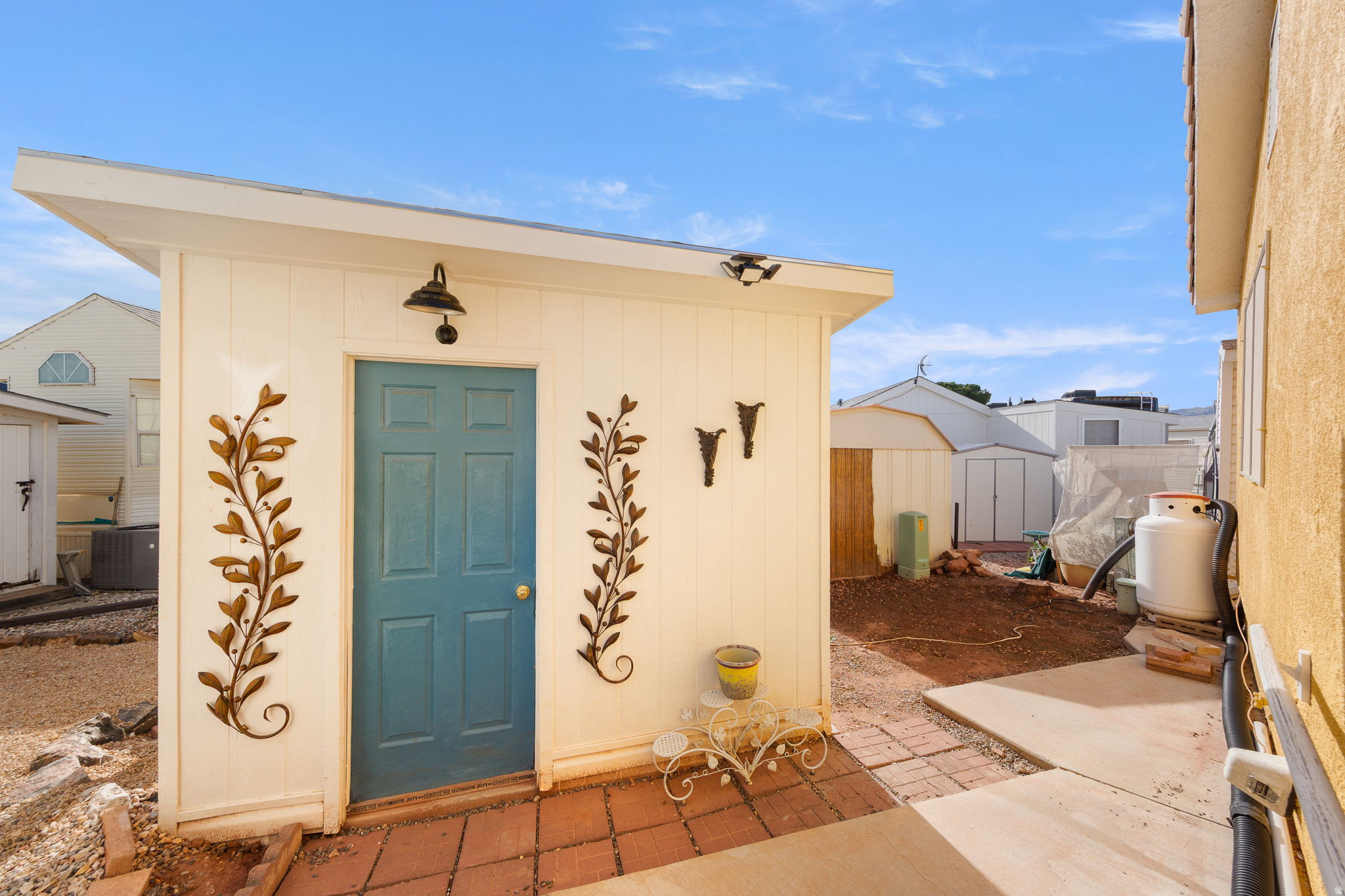 main property photo 16