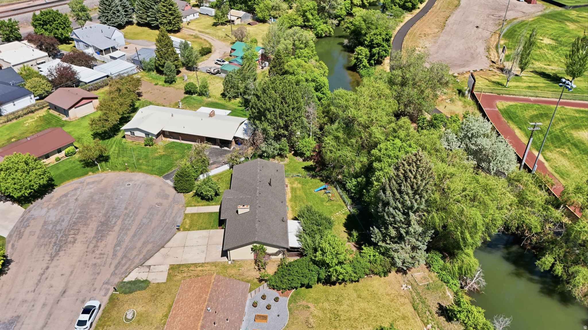 main property photo 45