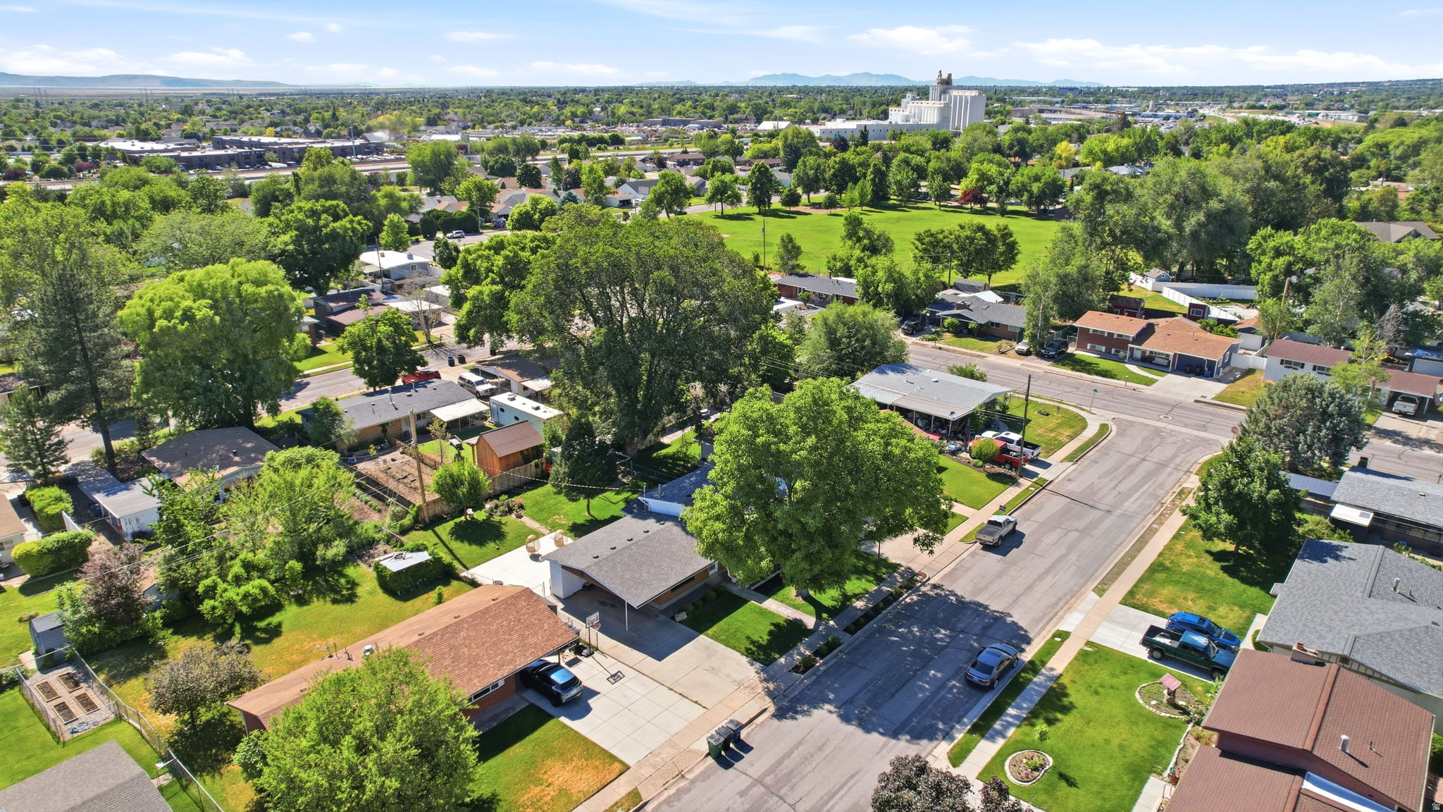main property photo 35