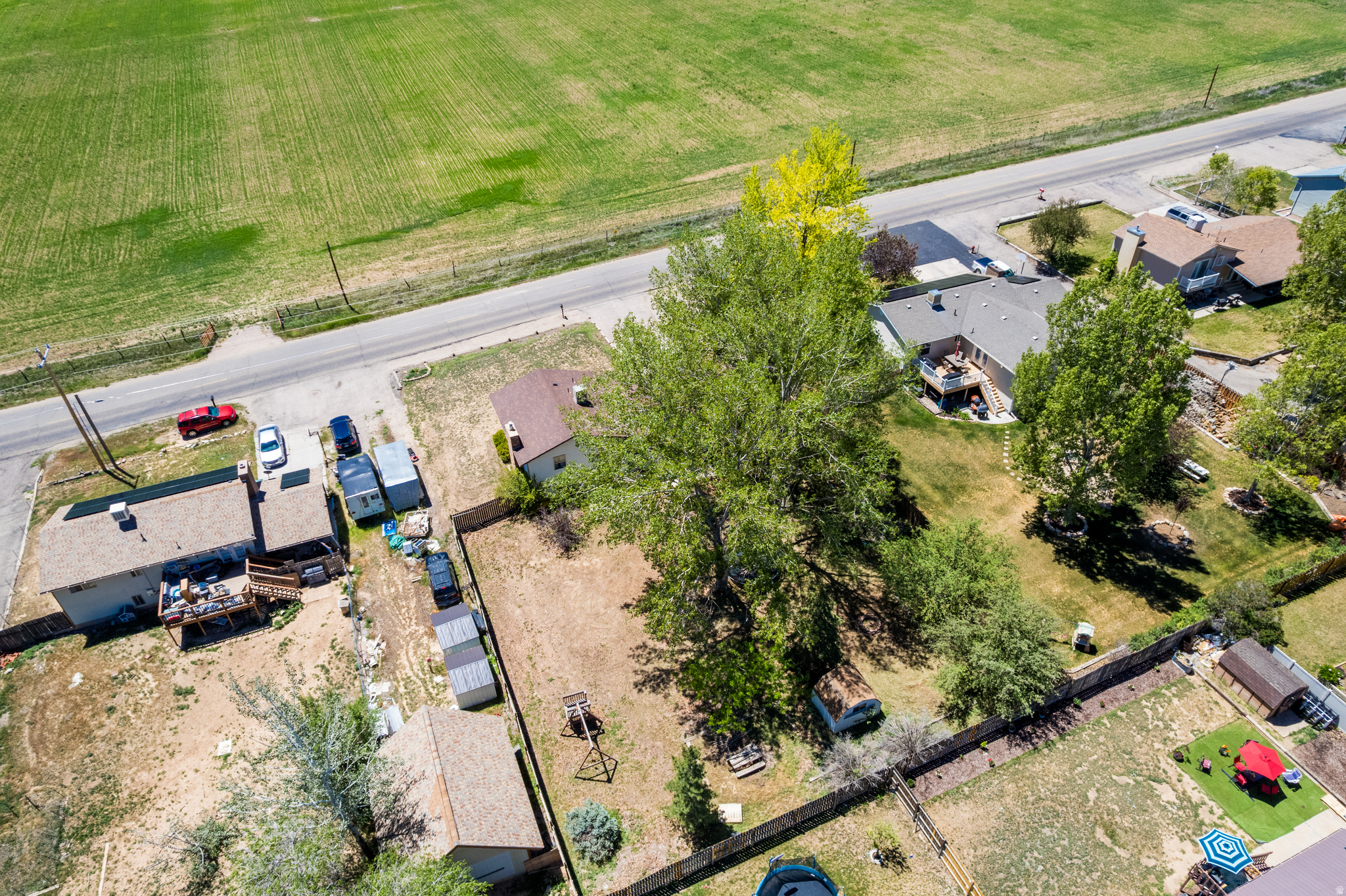 main property photo 40
