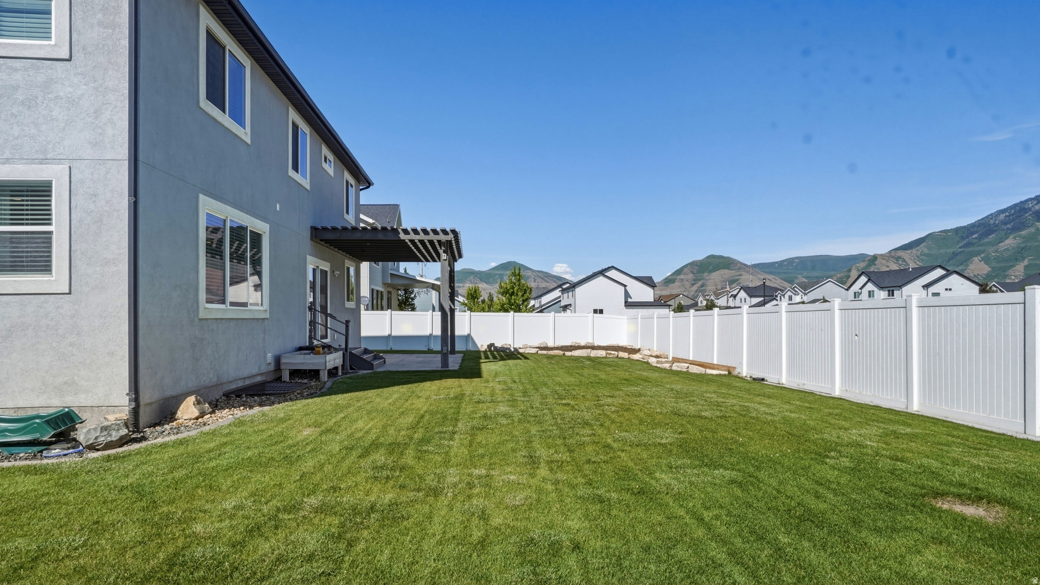 main property photo 40