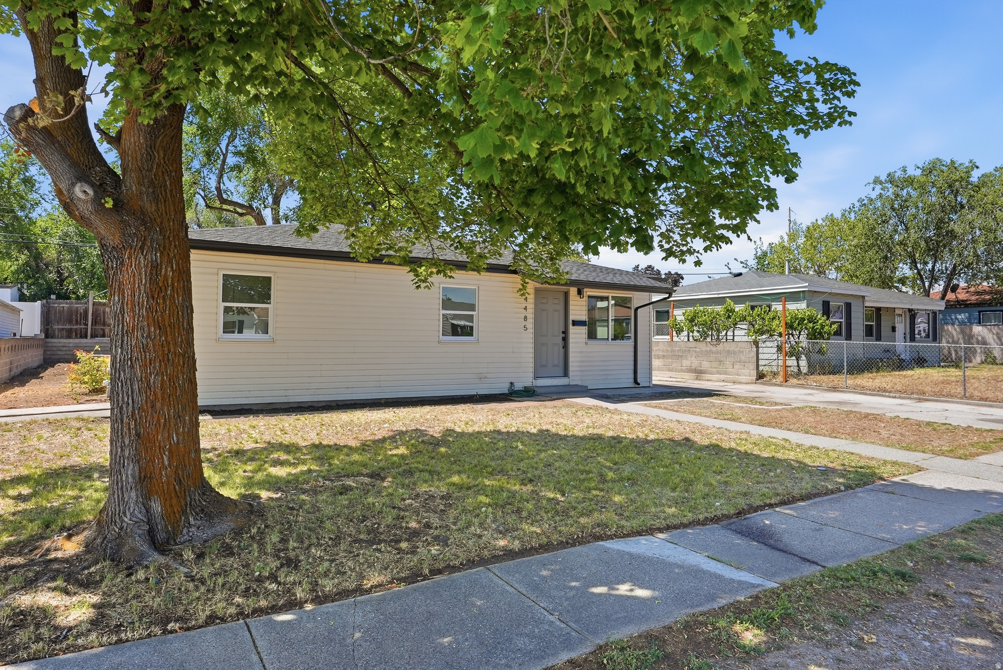 main property photo 23