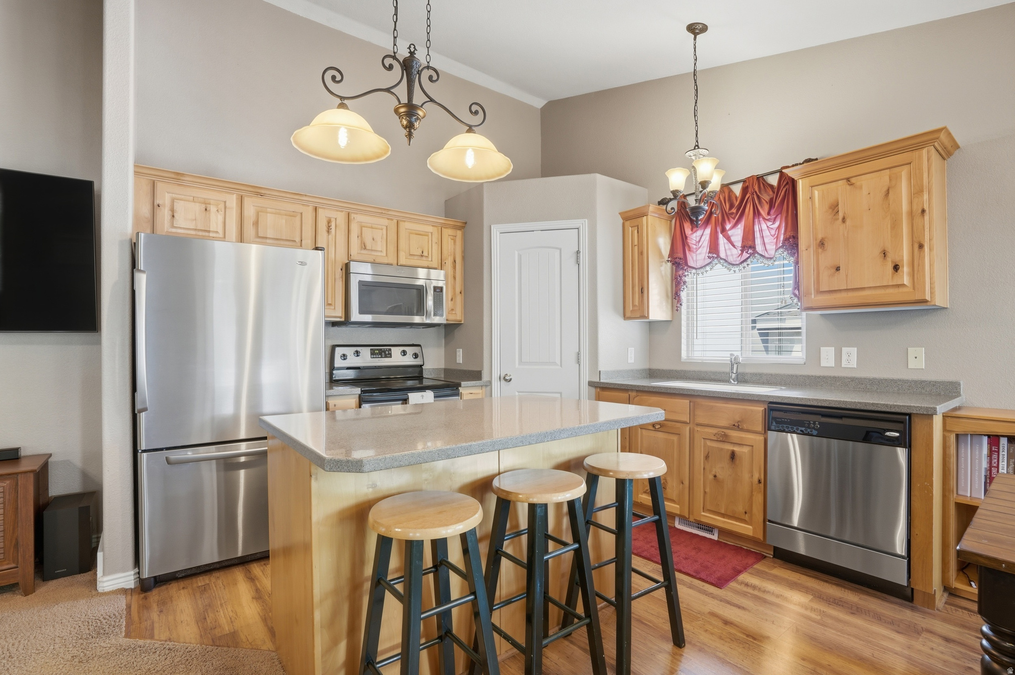 main property photo 2
