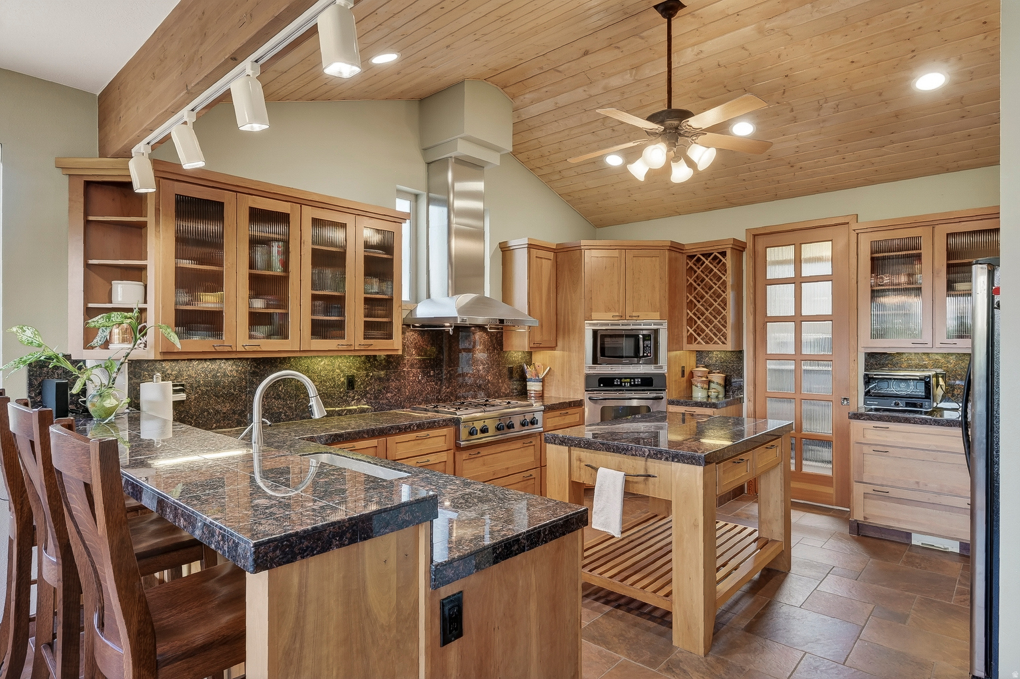 main property photo 16