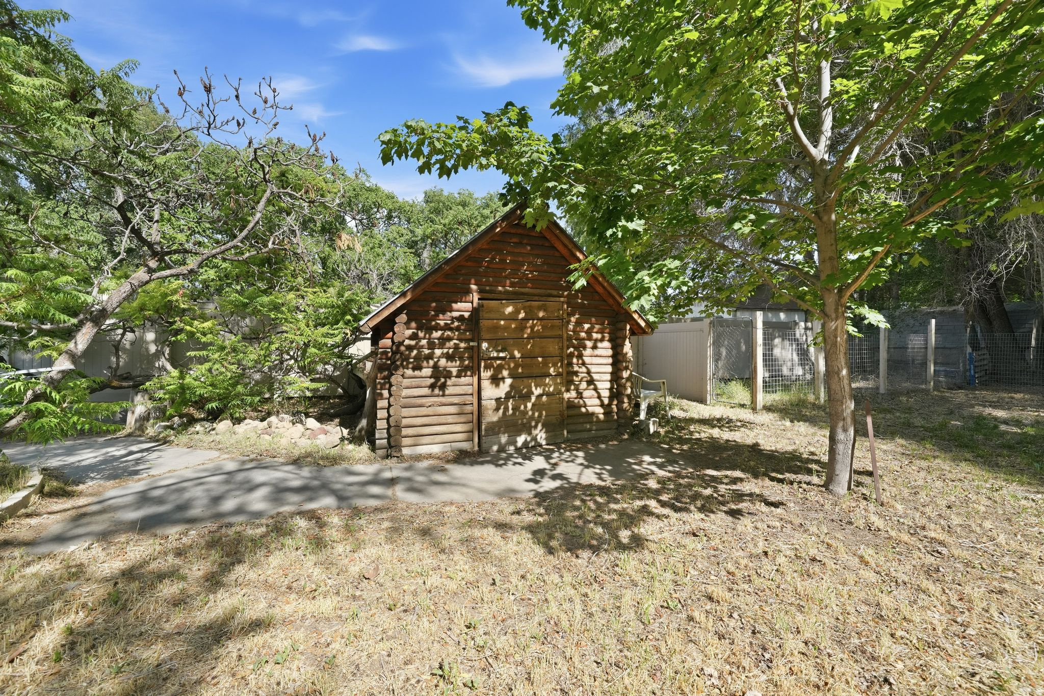 main property photo 40